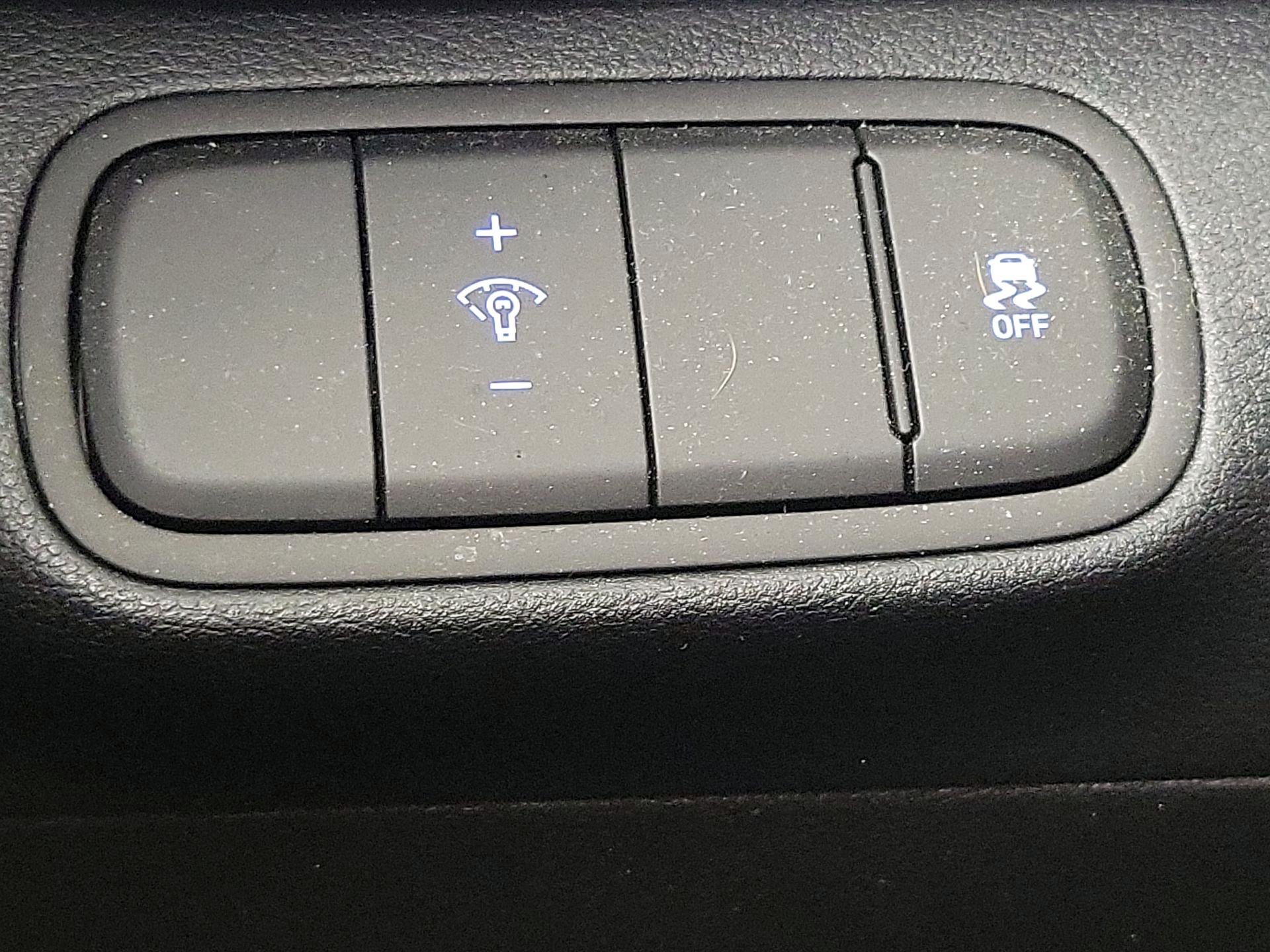 Thumbnail: 2023 Hyundai Venue - 13