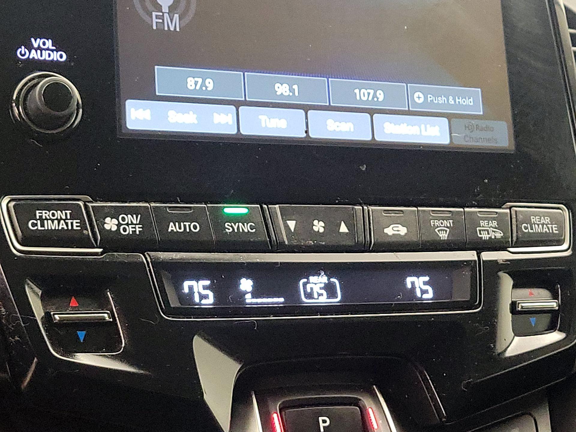 Thumbnail: 2023 Honda Odyssey - 16