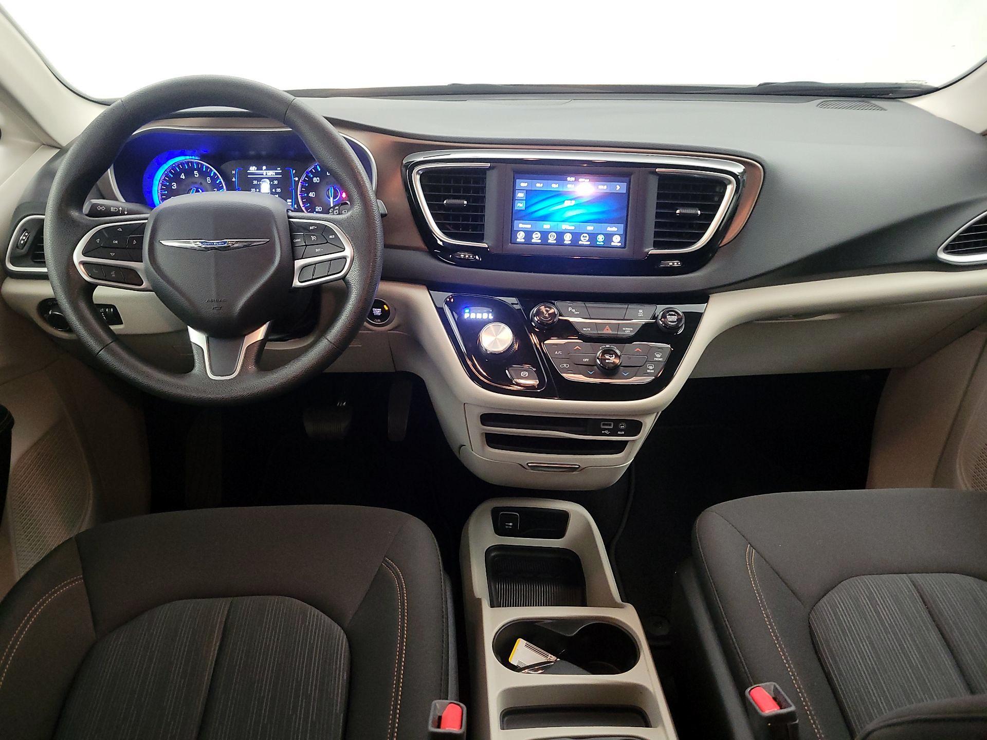 Thumbnail: 2019 Chrysler Pacifica - 9