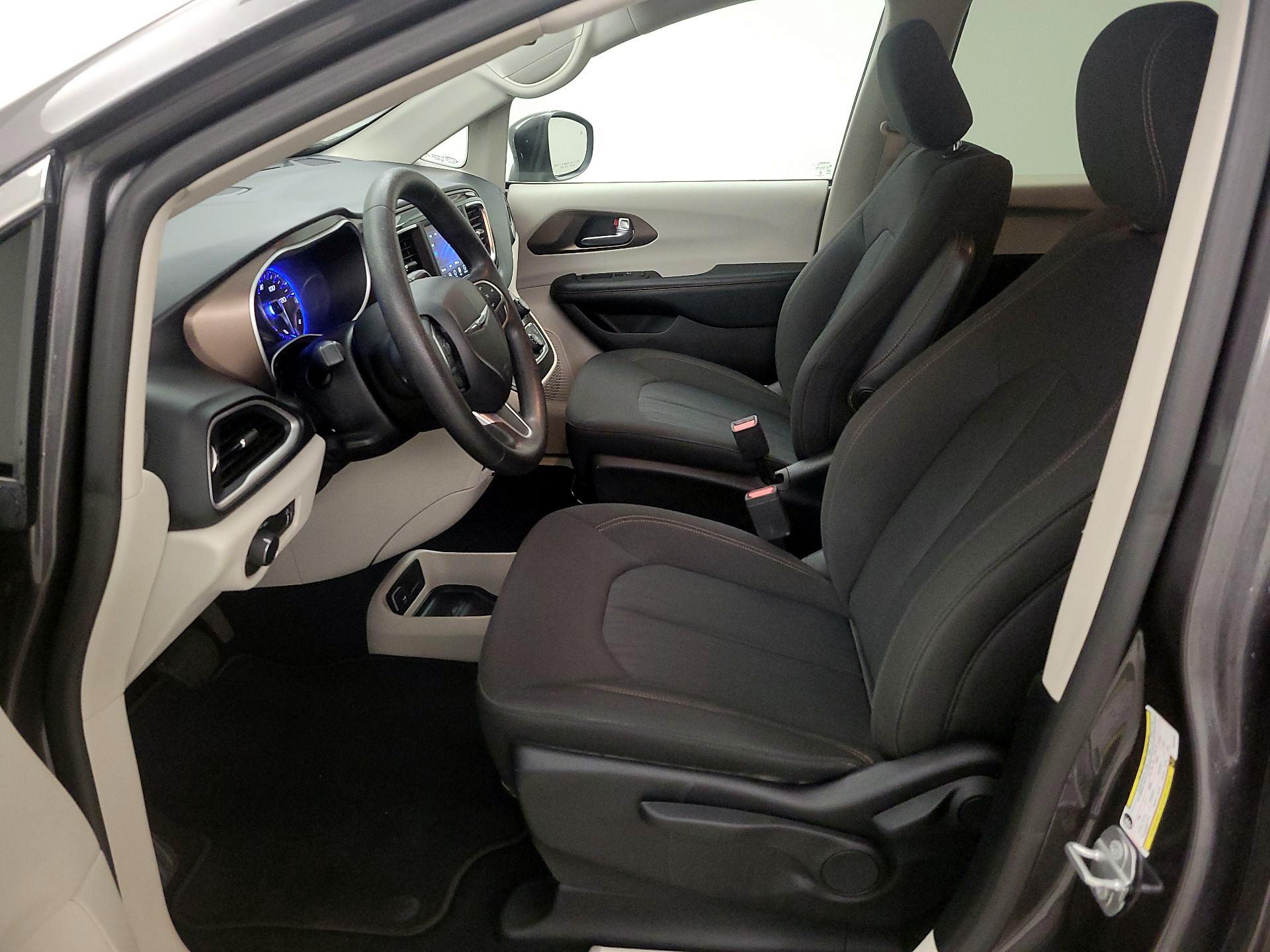 Thumbnail: 2019 Chrysler Pacifica - 11