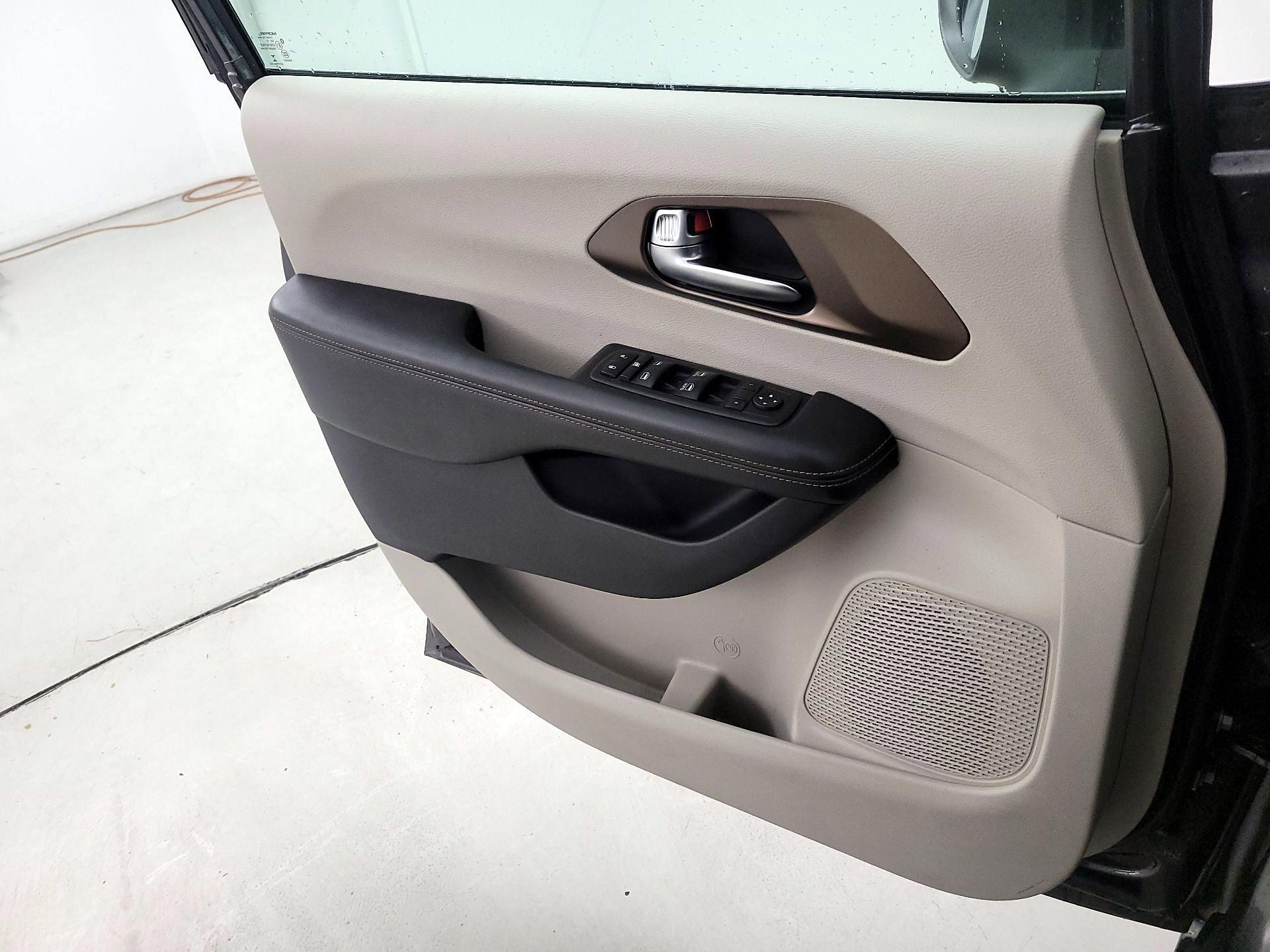 Thumbnail: 2019 Chrysler Pacifica - 12