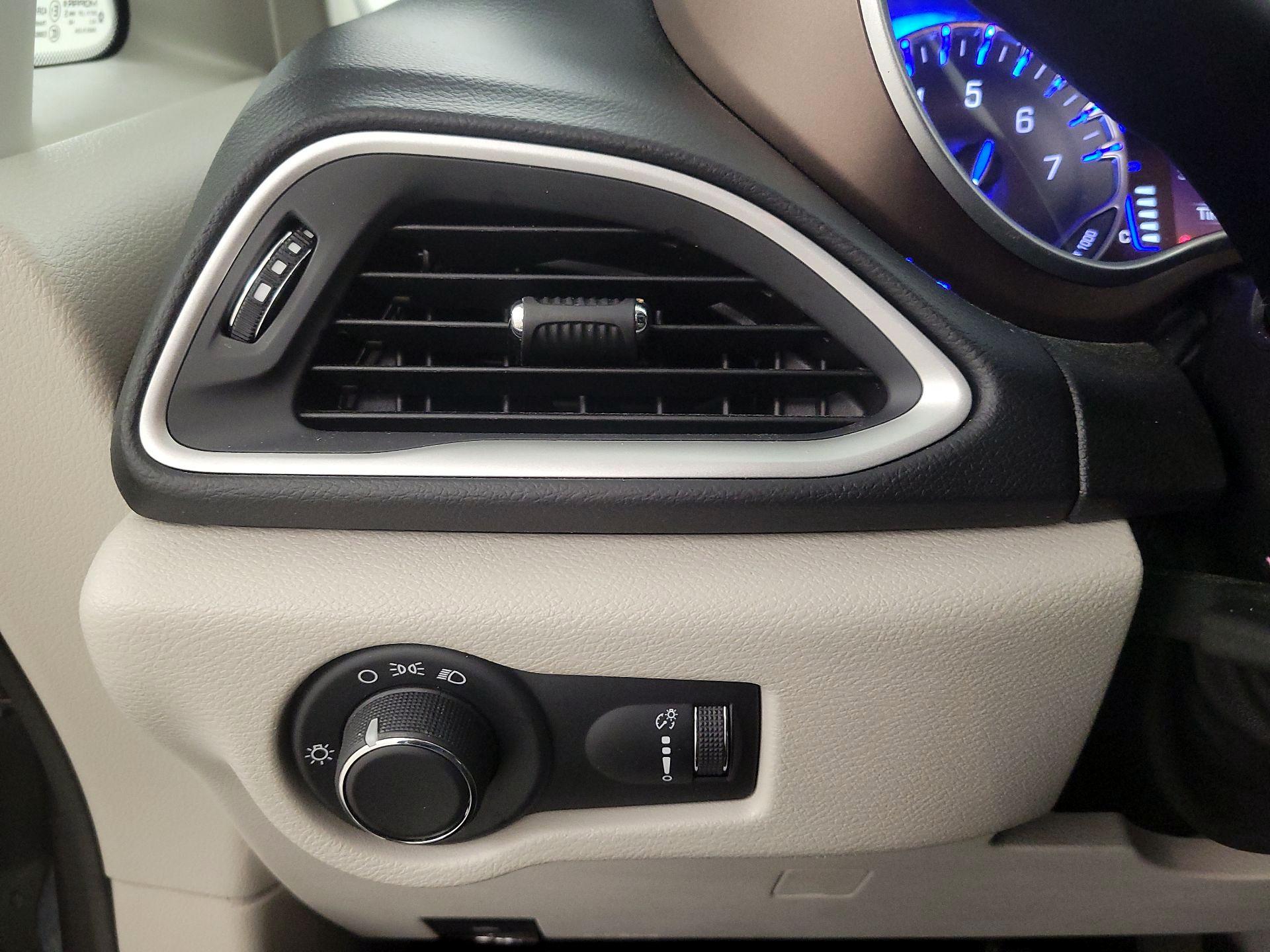 Thumbnail: 2019 Chrysler Pacifica - 13