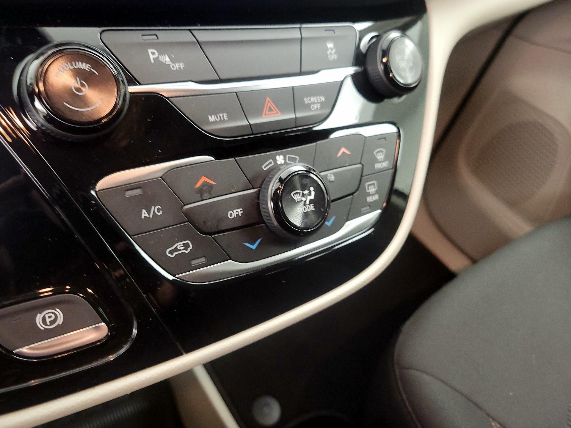 Thumbnail: 2019 Chrysler Pacifica - 16