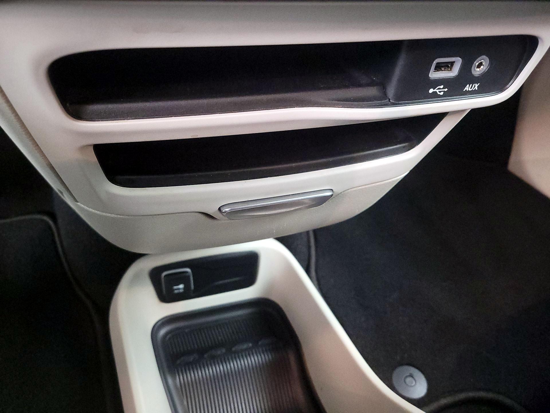 Thumbnail: 2019 Chrysler Pacifica - 18