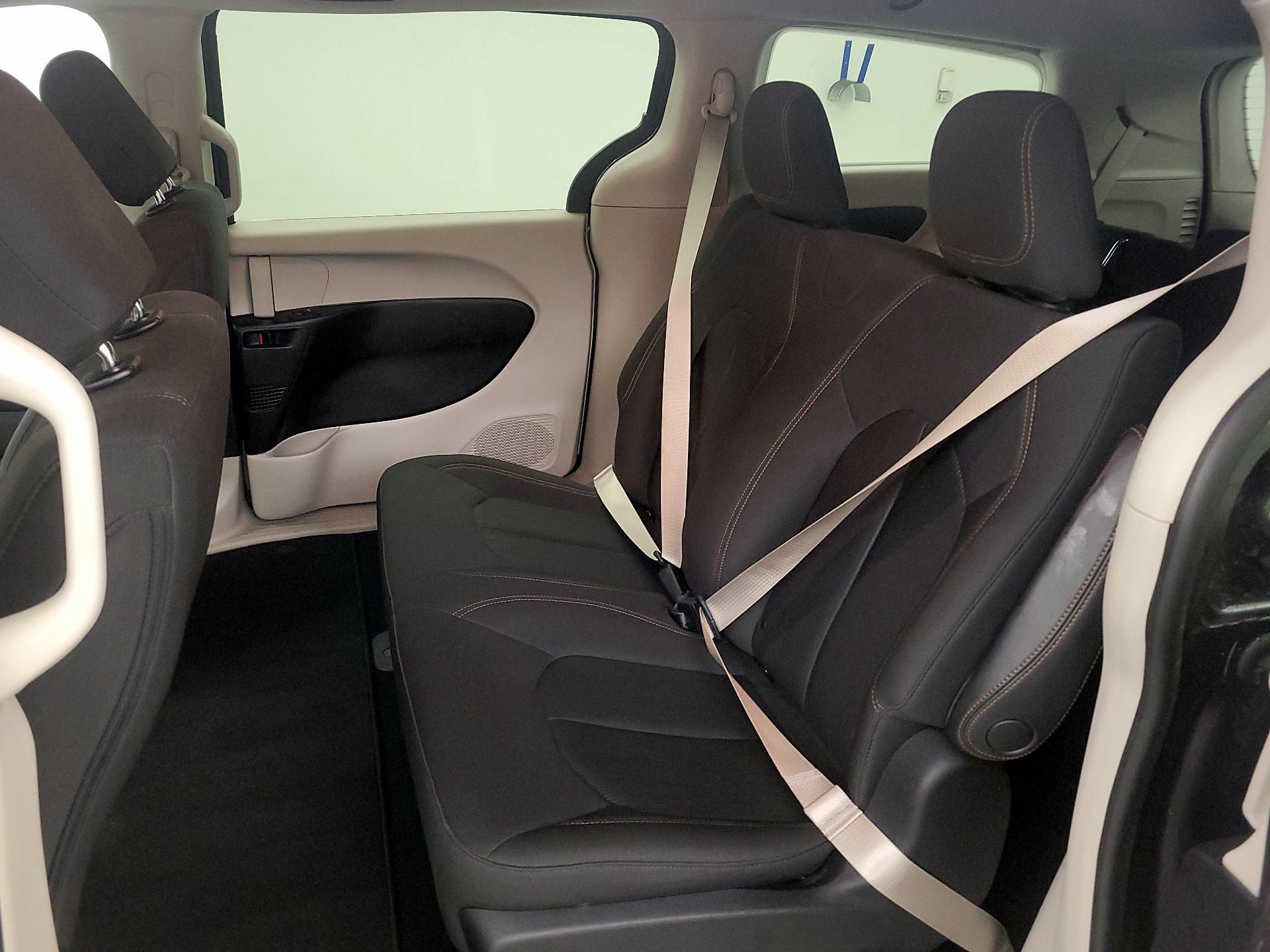 Thumbnail: 2019 Chrysler Pacifica - 19