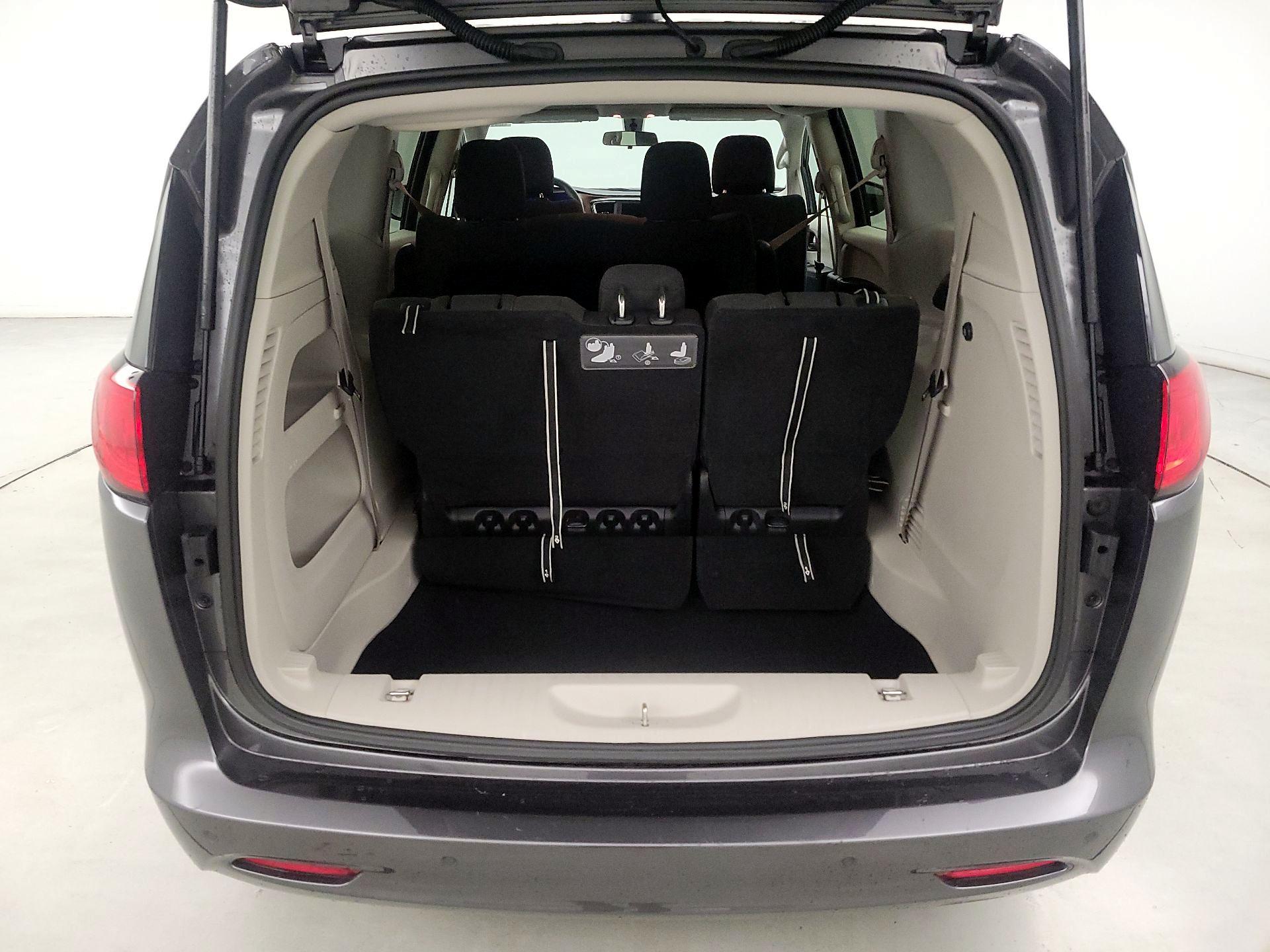 Thumbnail: 2019 Chrysler Pacifica - 20