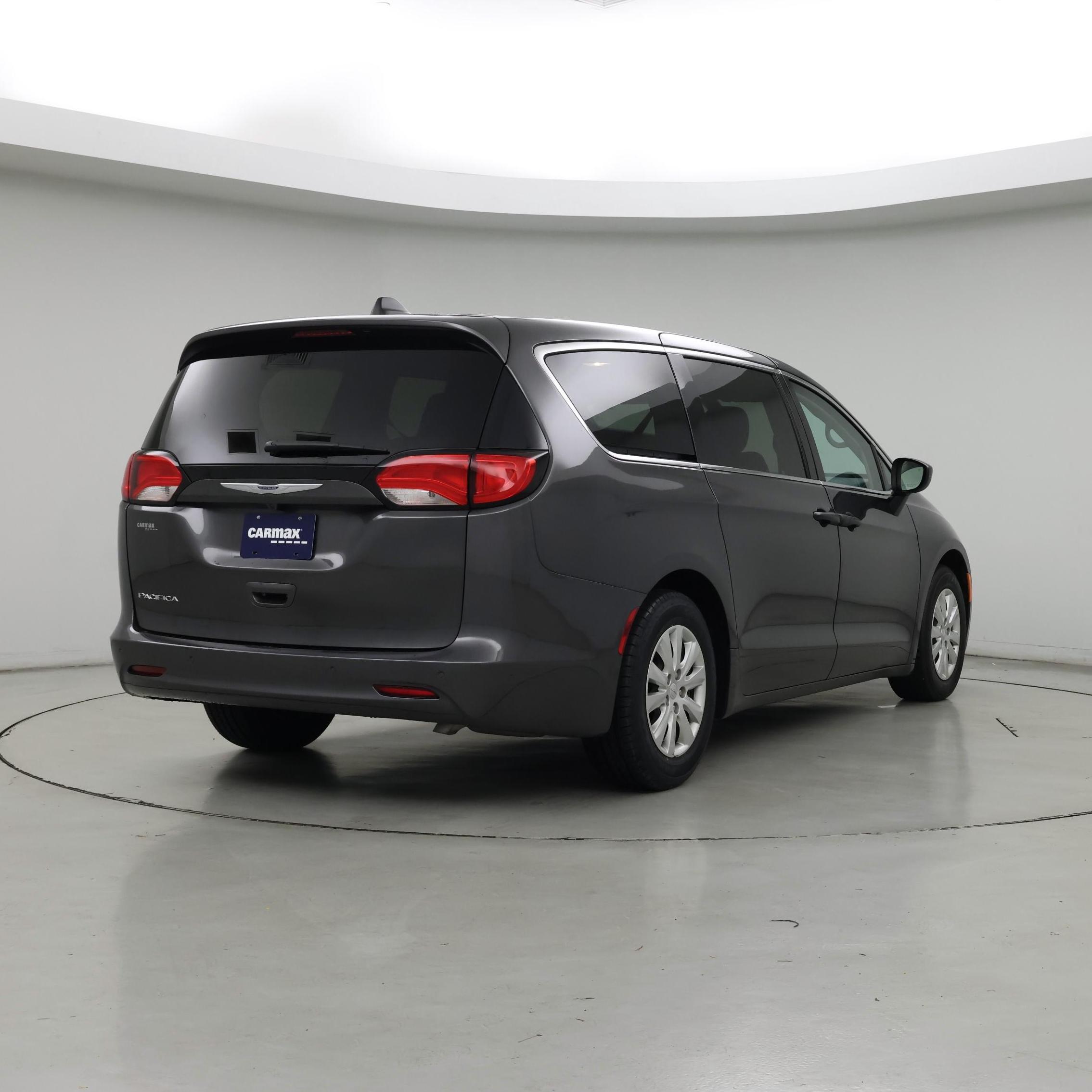 Thumbnail: 2019 Chrysler Pacifica - 8