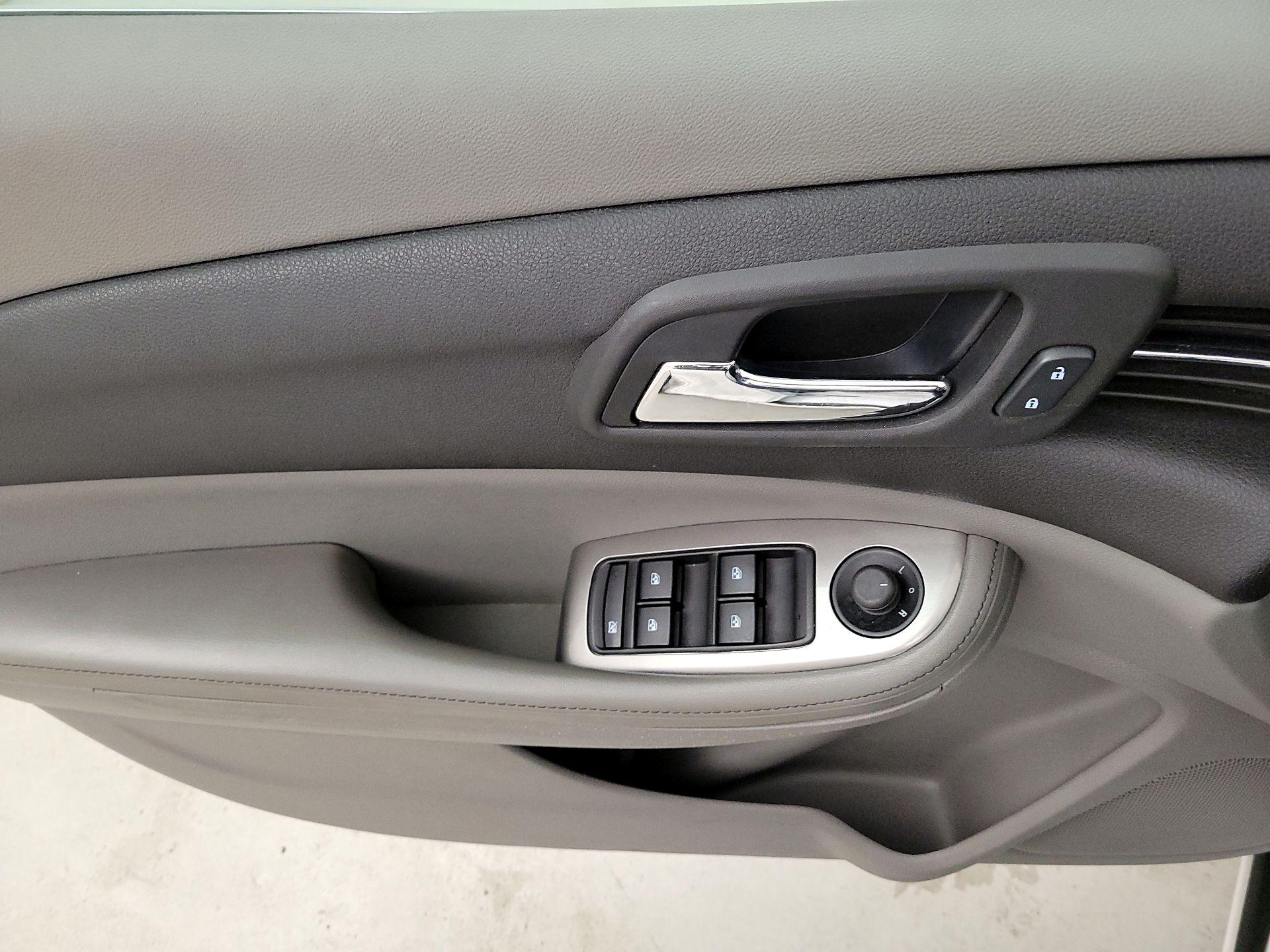 Thumbnail: 2015 Chevrolet Malibu - 12