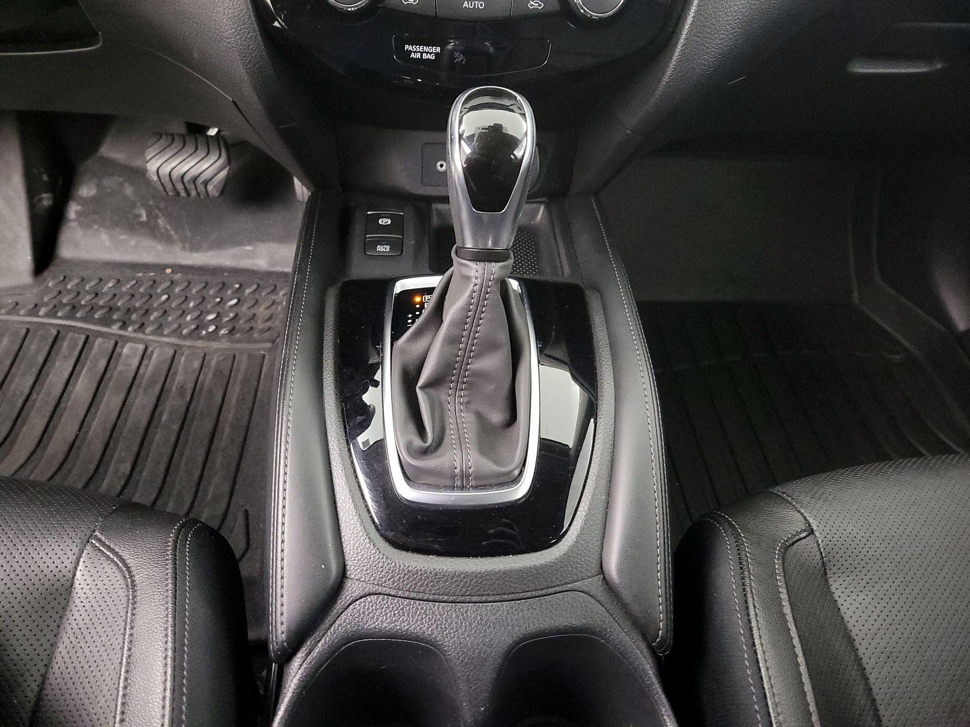 Thumbnail: 2019 Nissan Rogue - 18