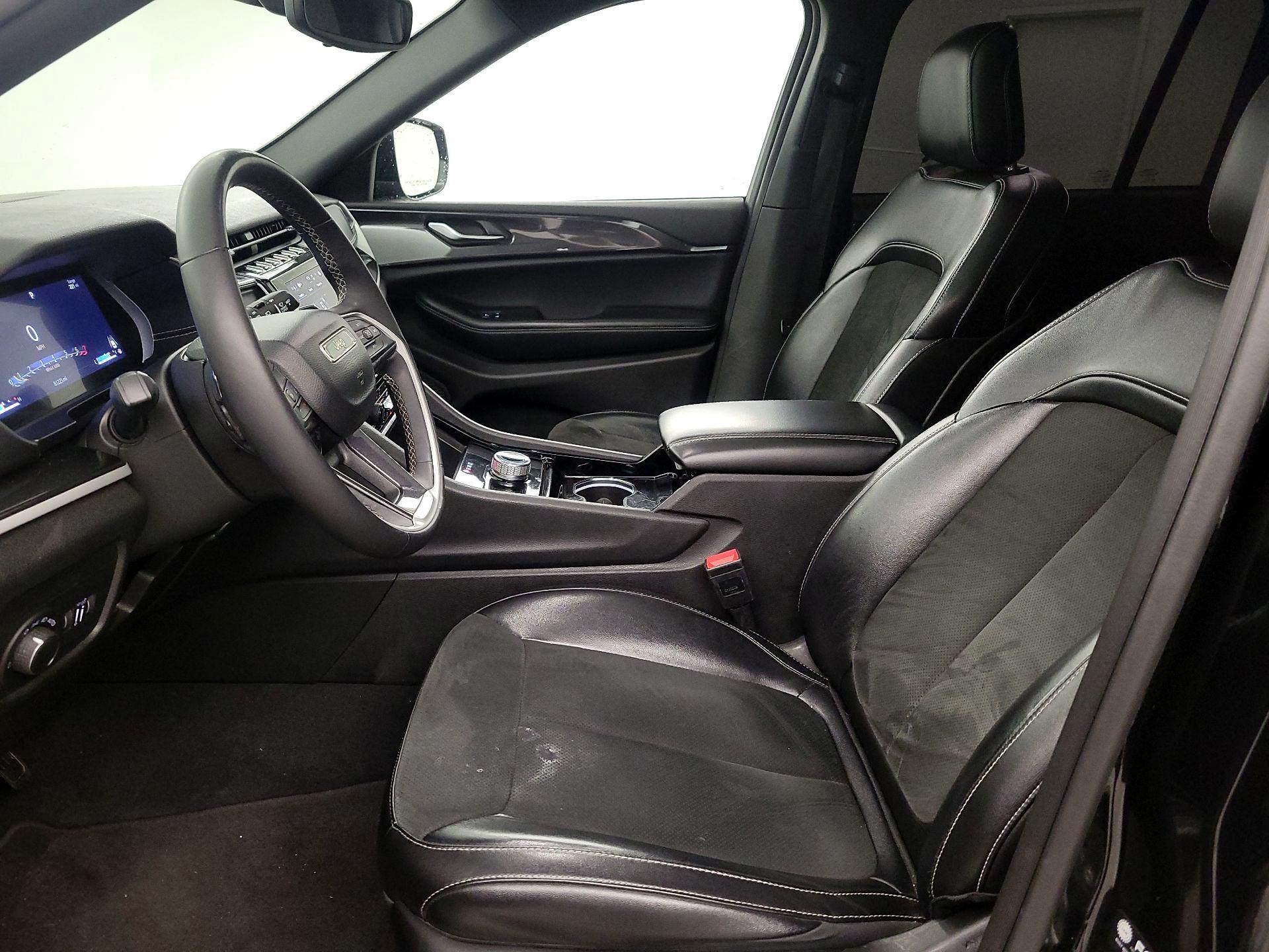 Thumbnail: 2023 Jeep Grand Cherokee - 11