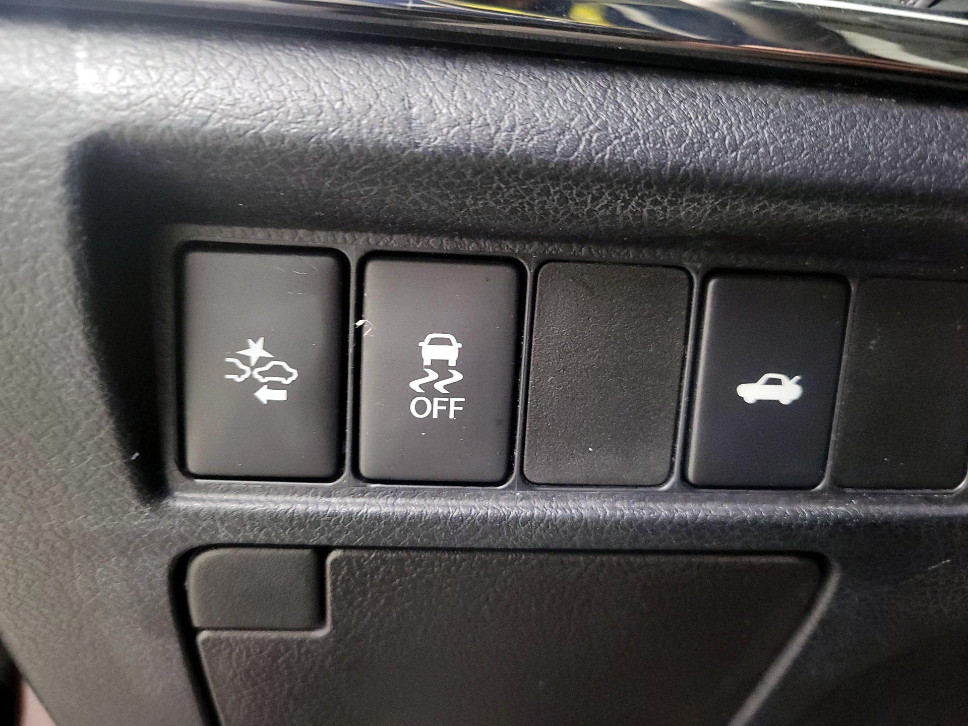 Thumbnail: 2017 Toyota Avalon - 13