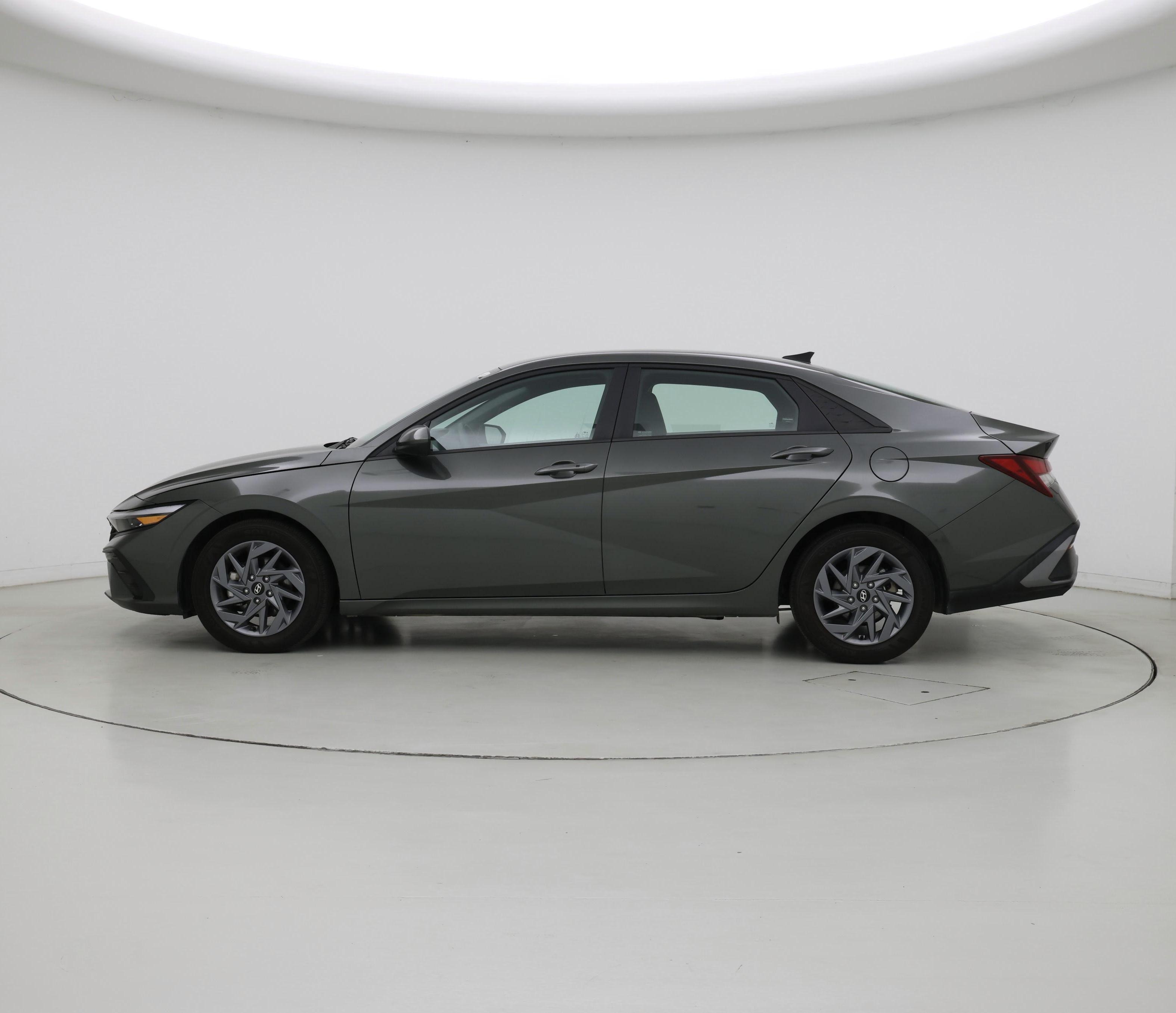 Thumbnail: 2024 Hyundai Elantra - 3