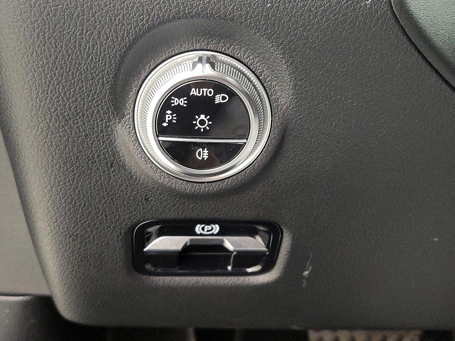 Thumbnail: 2024 Mercedes-Benz C-Class - 13