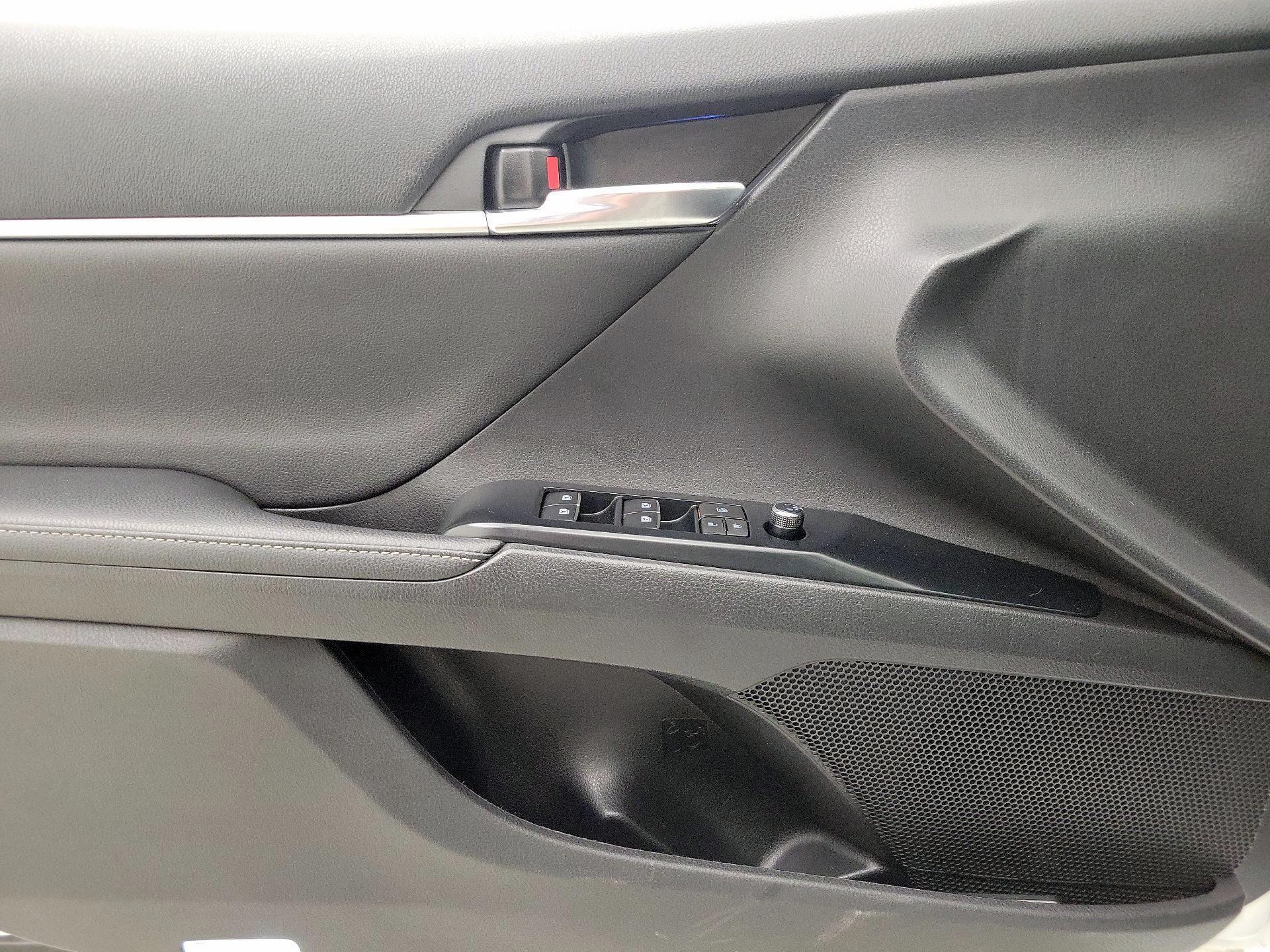 Thumbnail: 2020 Toyota Camry - 12