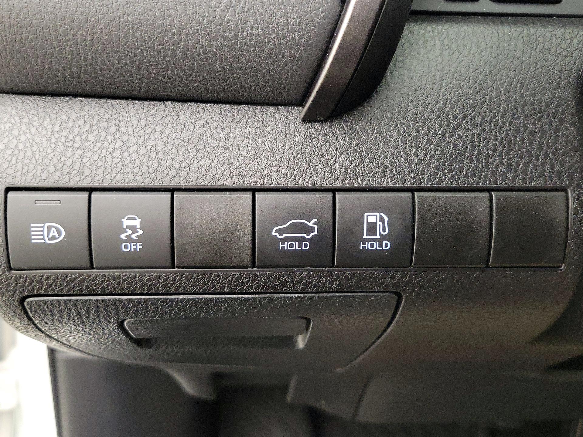 Thumbnail: 2020 Toyota Camry - 13