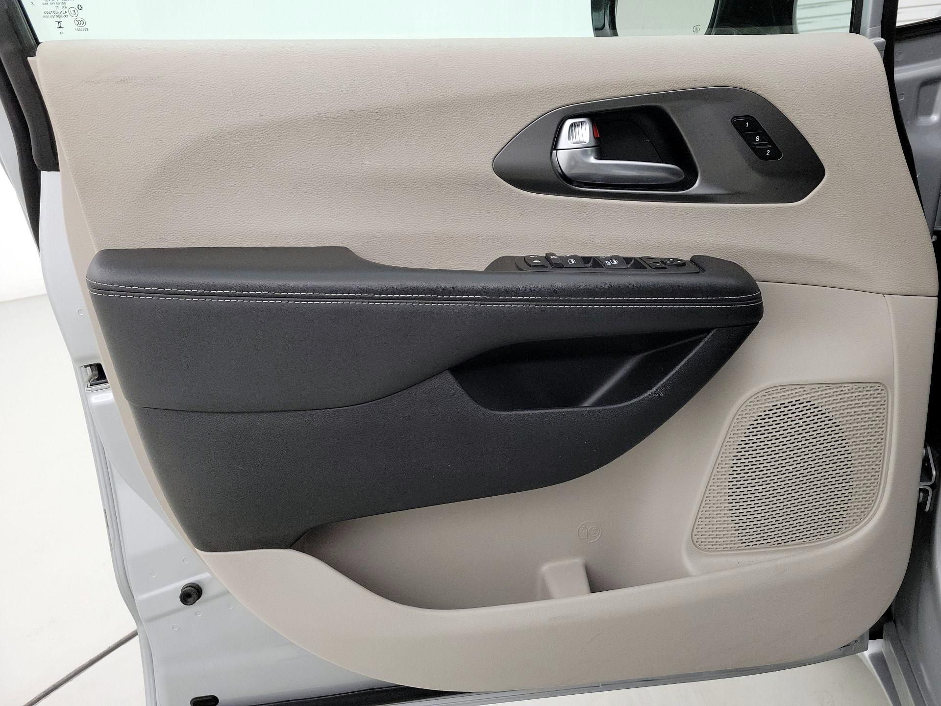 Thumbnail: 2024 Chrysler Pacifica - 12