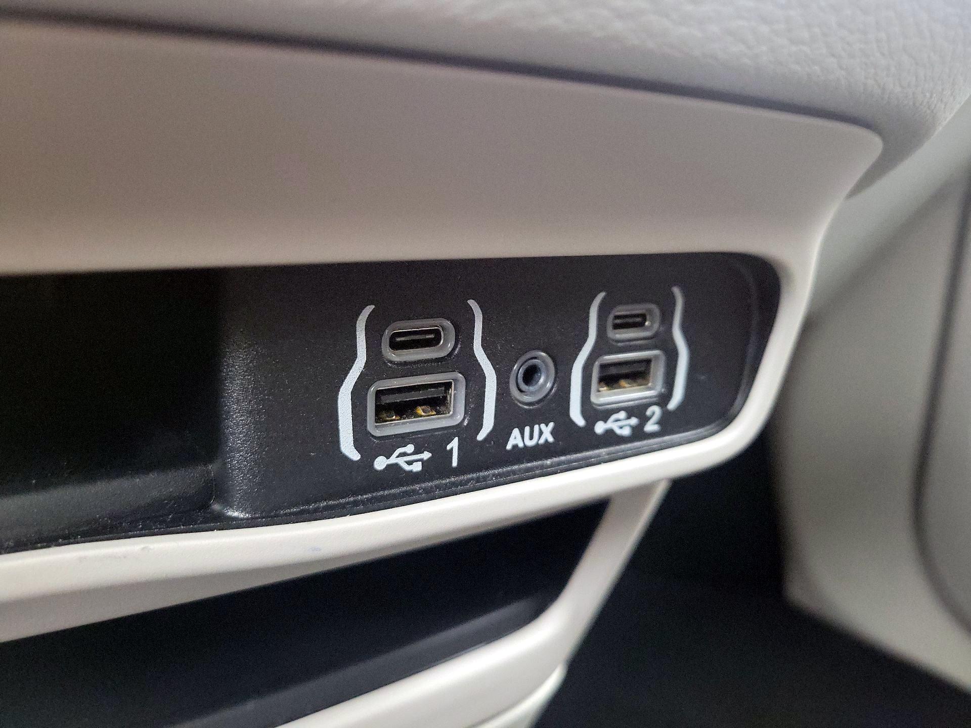 Thumbnail: 2024 Chrysler Pacifica - 18