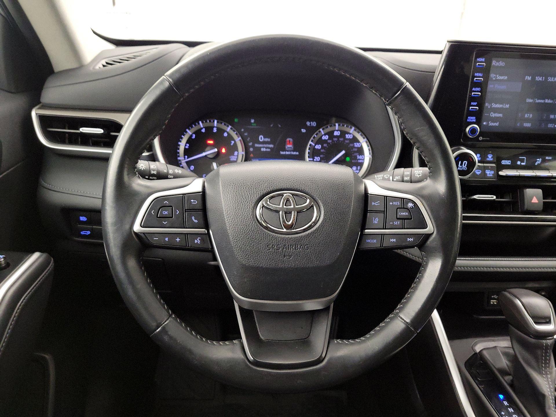 Thumbnail: 2022 Toyota Highlander - 10