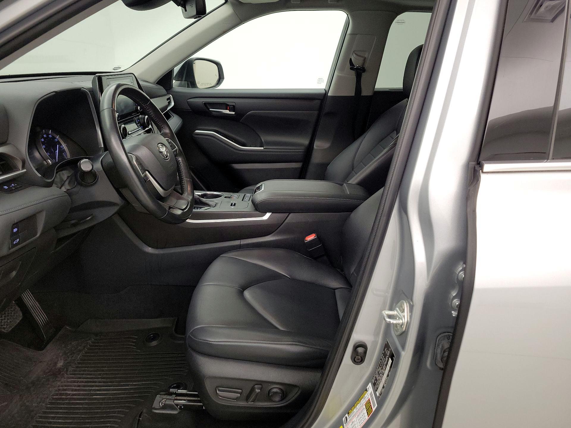 Thumbnail: 2022 Toyota Highlander - 11