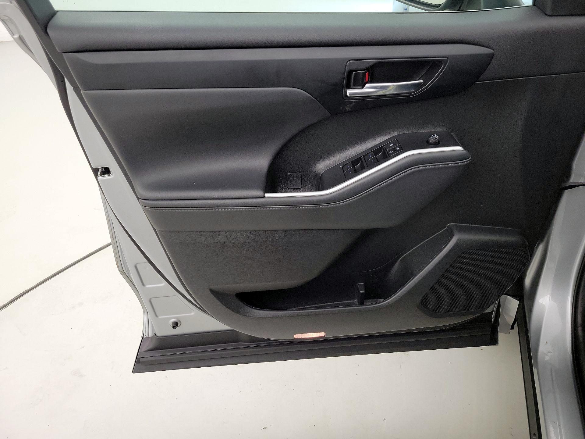 Thumbnail: 2022 Toyota Highlander - 12