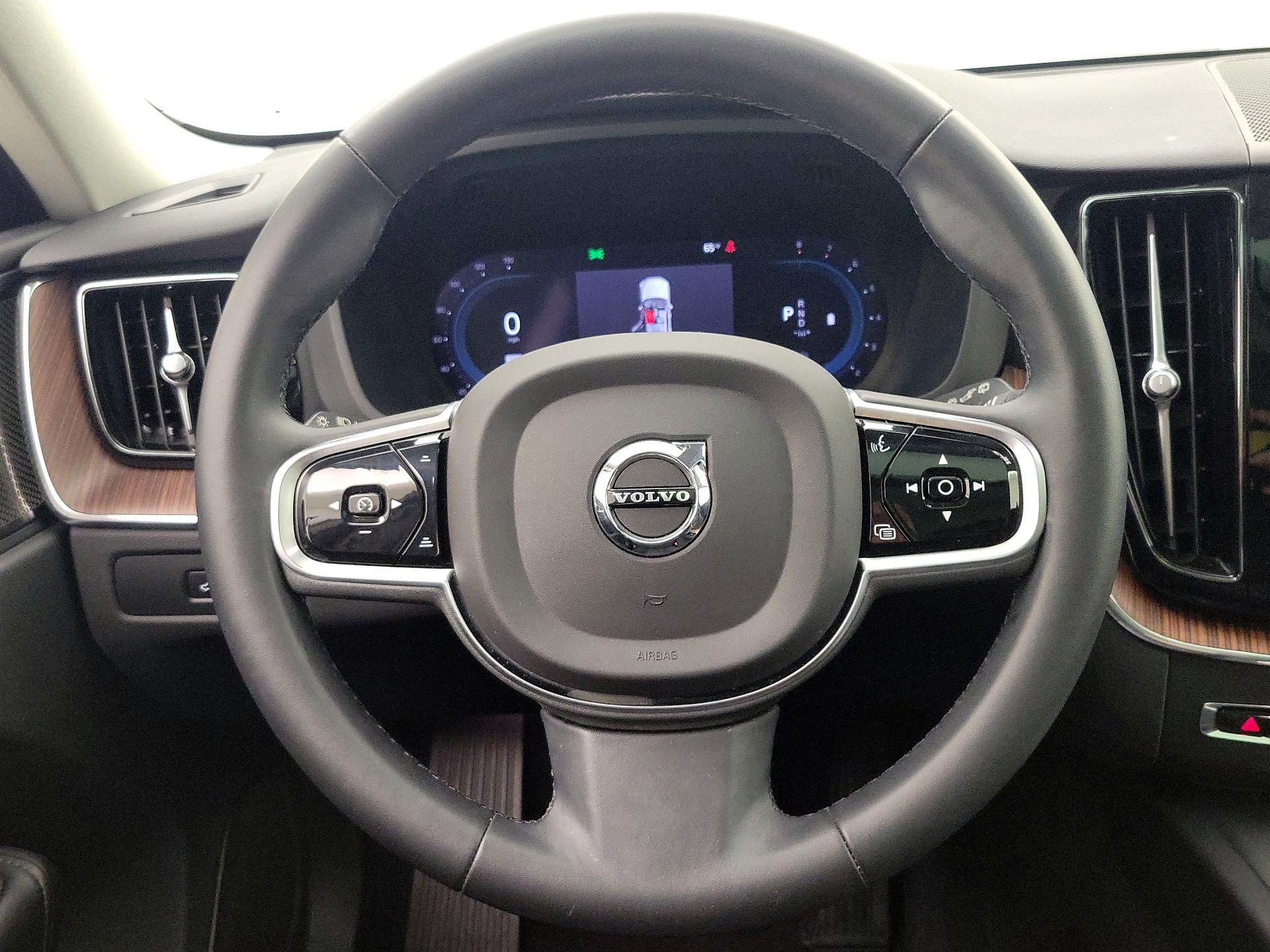 Thumbnail: 2023 Volvo XC60 - 10