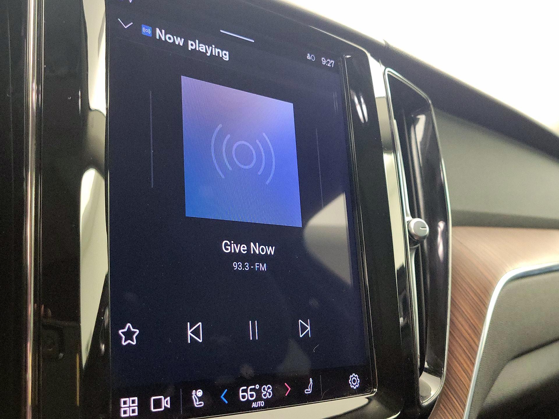 Thumbnail: 2023 Volvo XC60 - 16