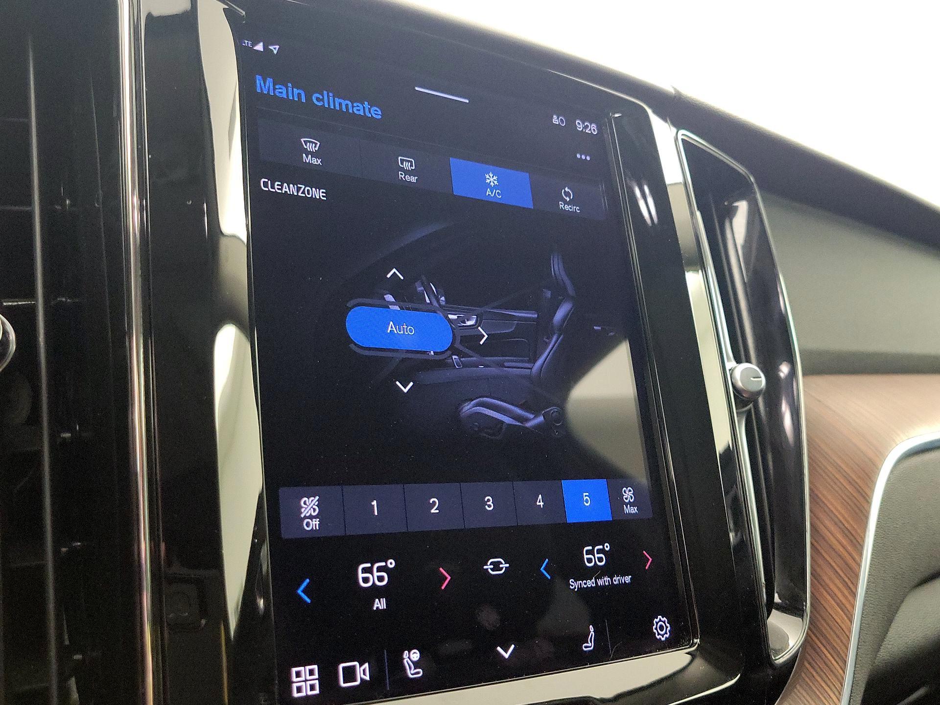 Thumbnail: 2023 Volvo XC60 - 17