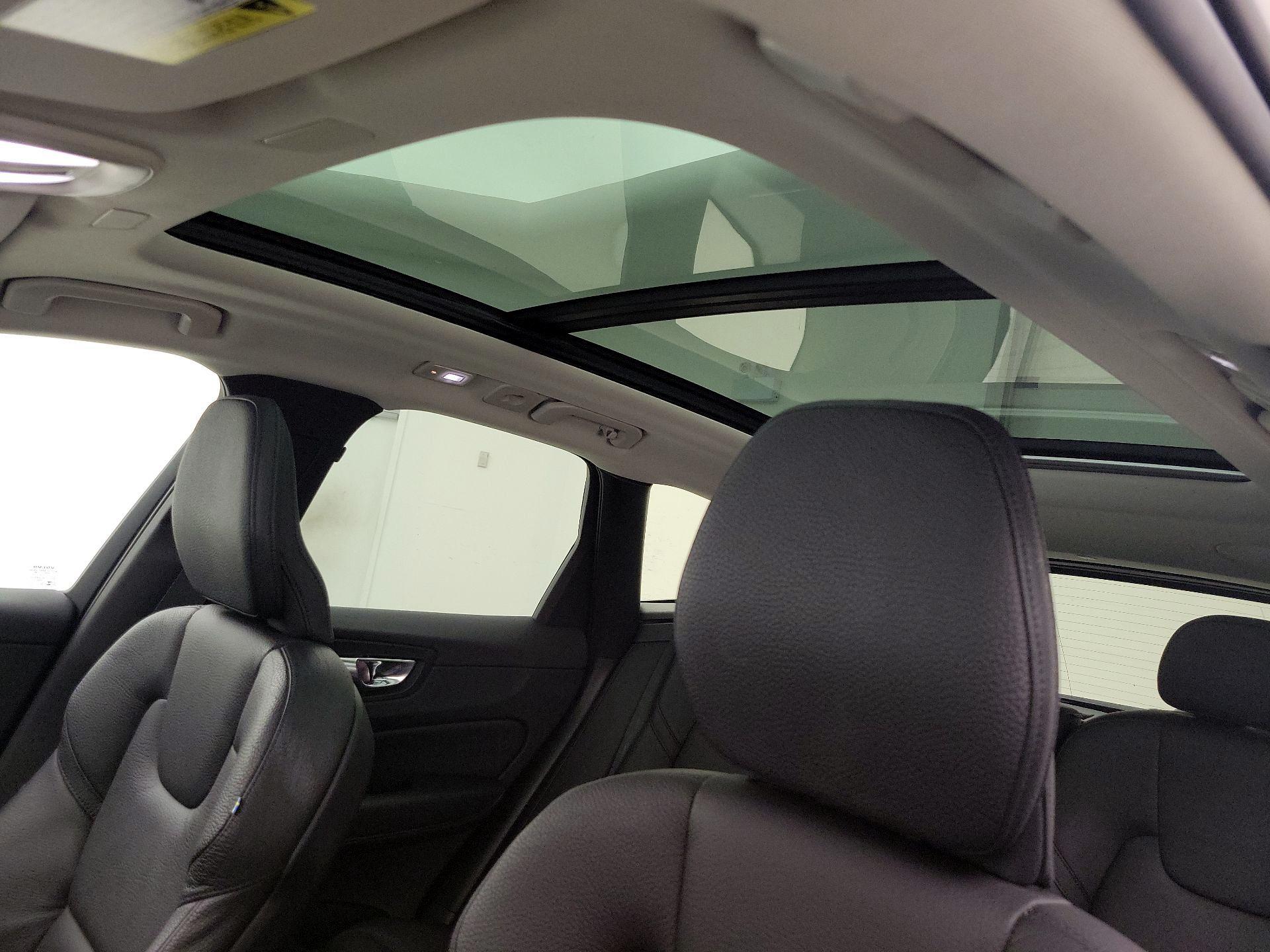 Thumbnail: 2023 Volvo XC60 - 20