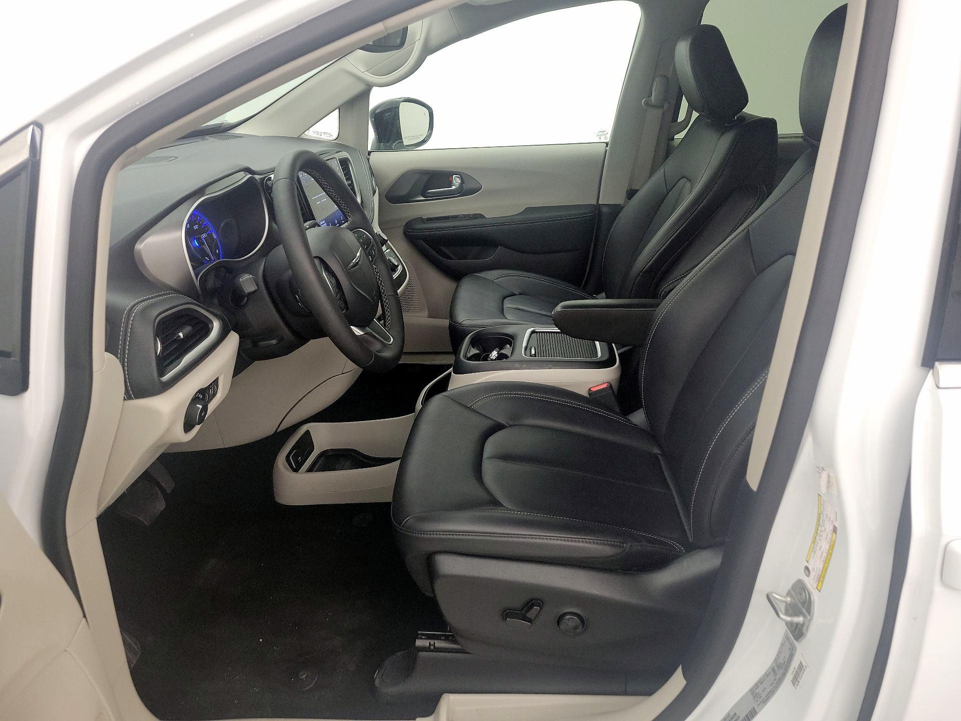 Thumbnail: 2024 Chrysler Pacifica - 11