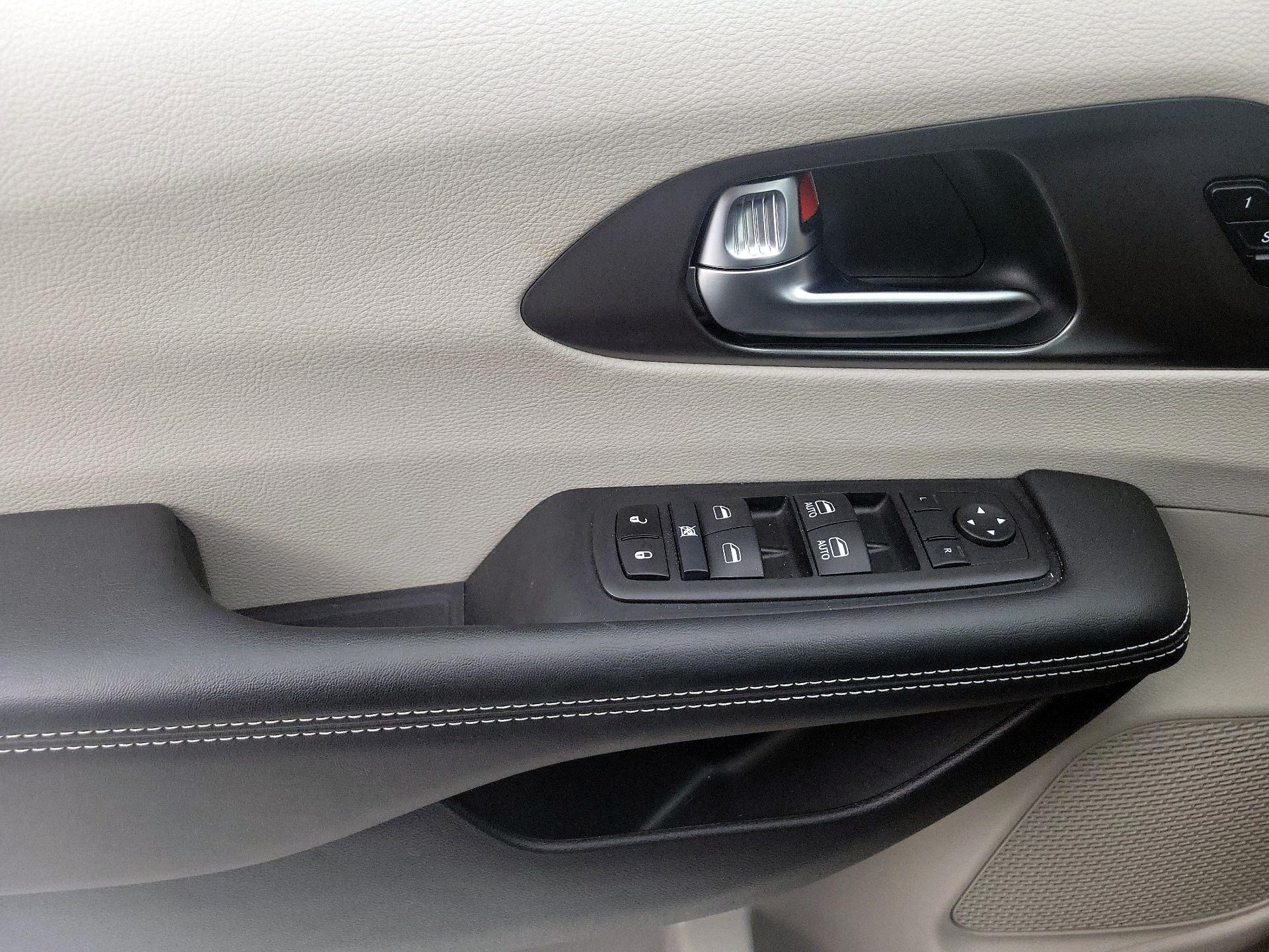 Thumbnail: 2024 Chrysler Pacifica - 12