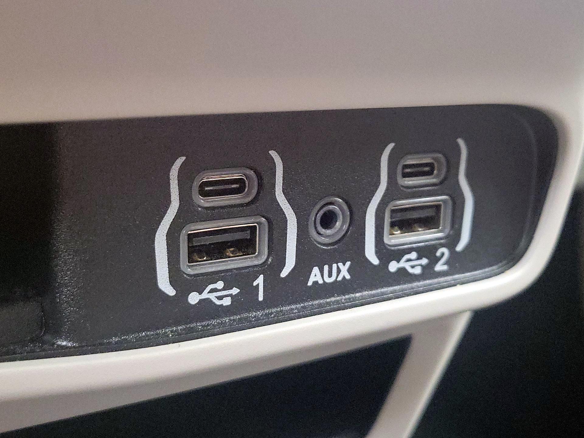 Thumbnail: 2024 Chrysler Pacifica - 18