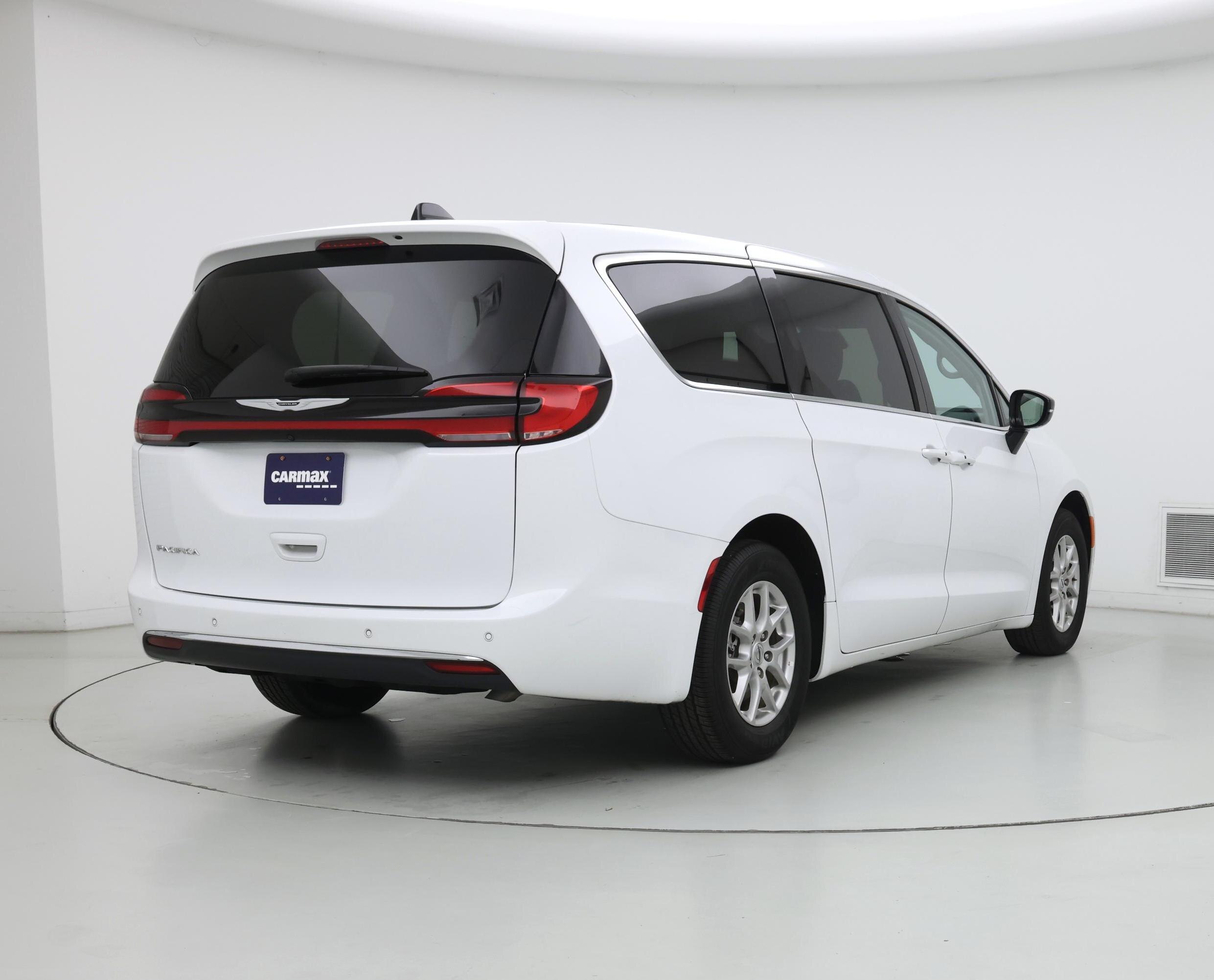 Thumbnail: 2024 Chrysler Pacifica - 8