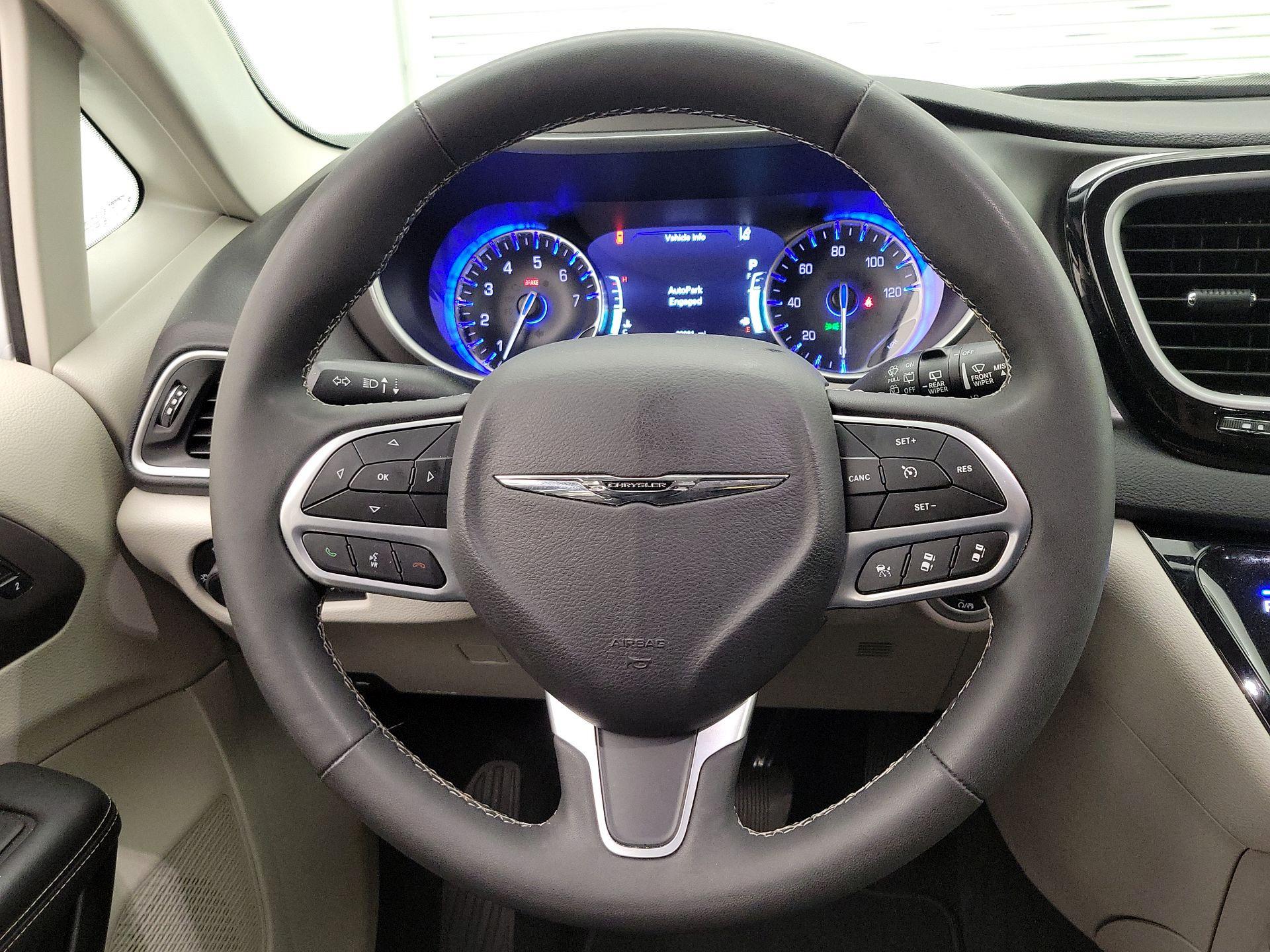 Thumbnail: 2024 Chrysler Pacifica - 10