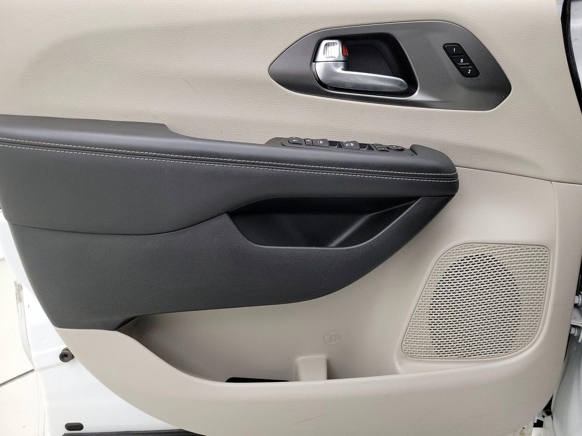 Thumbnail: 2024 Chrysler Pacifica - 12