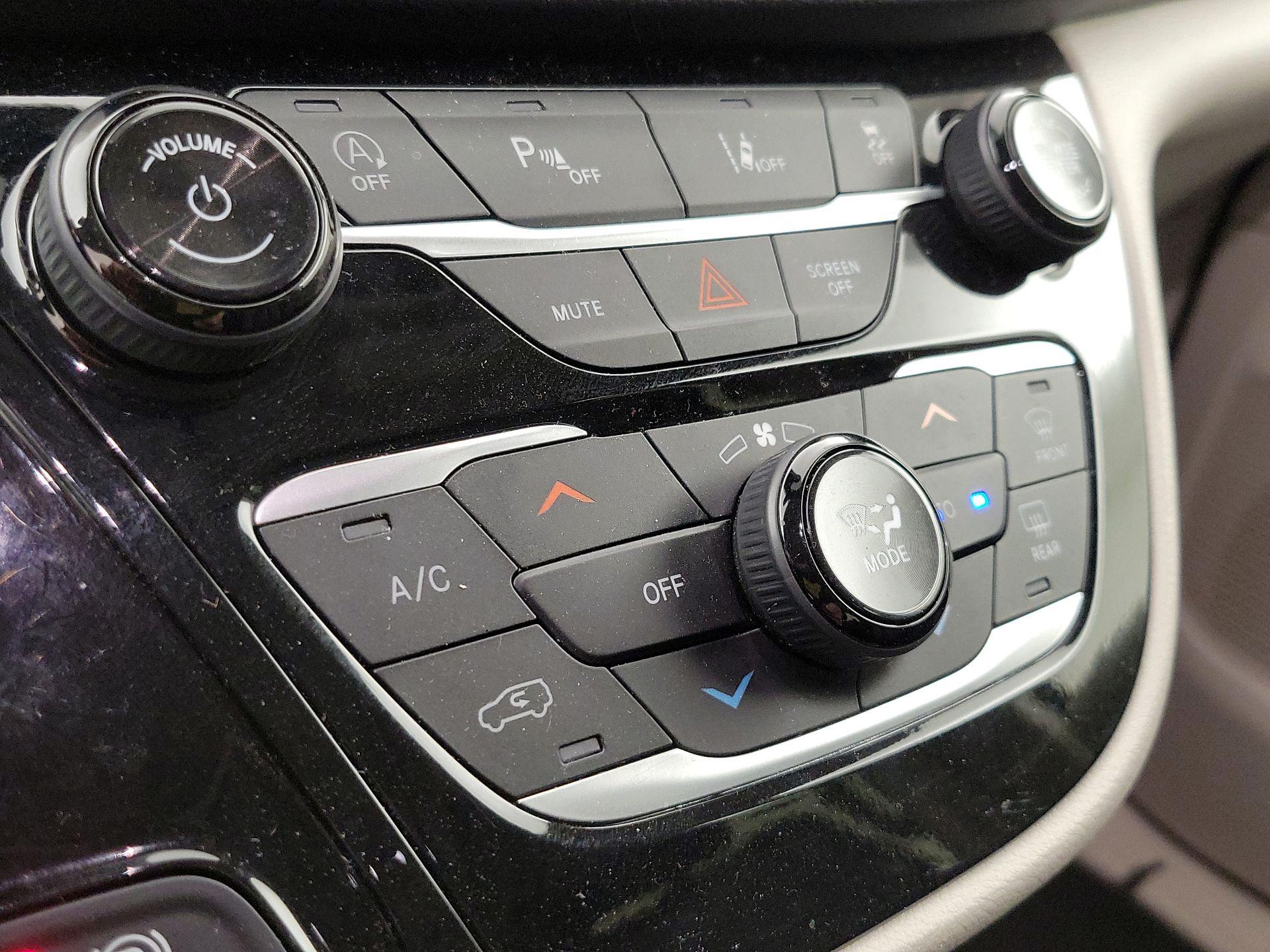 Thumbnail: 2024 Chrysler Pacifica - 16