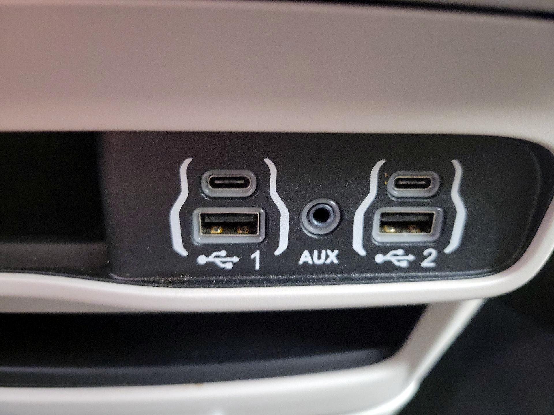 Thumbnail: 2024 Chrysler Pacifica - 18