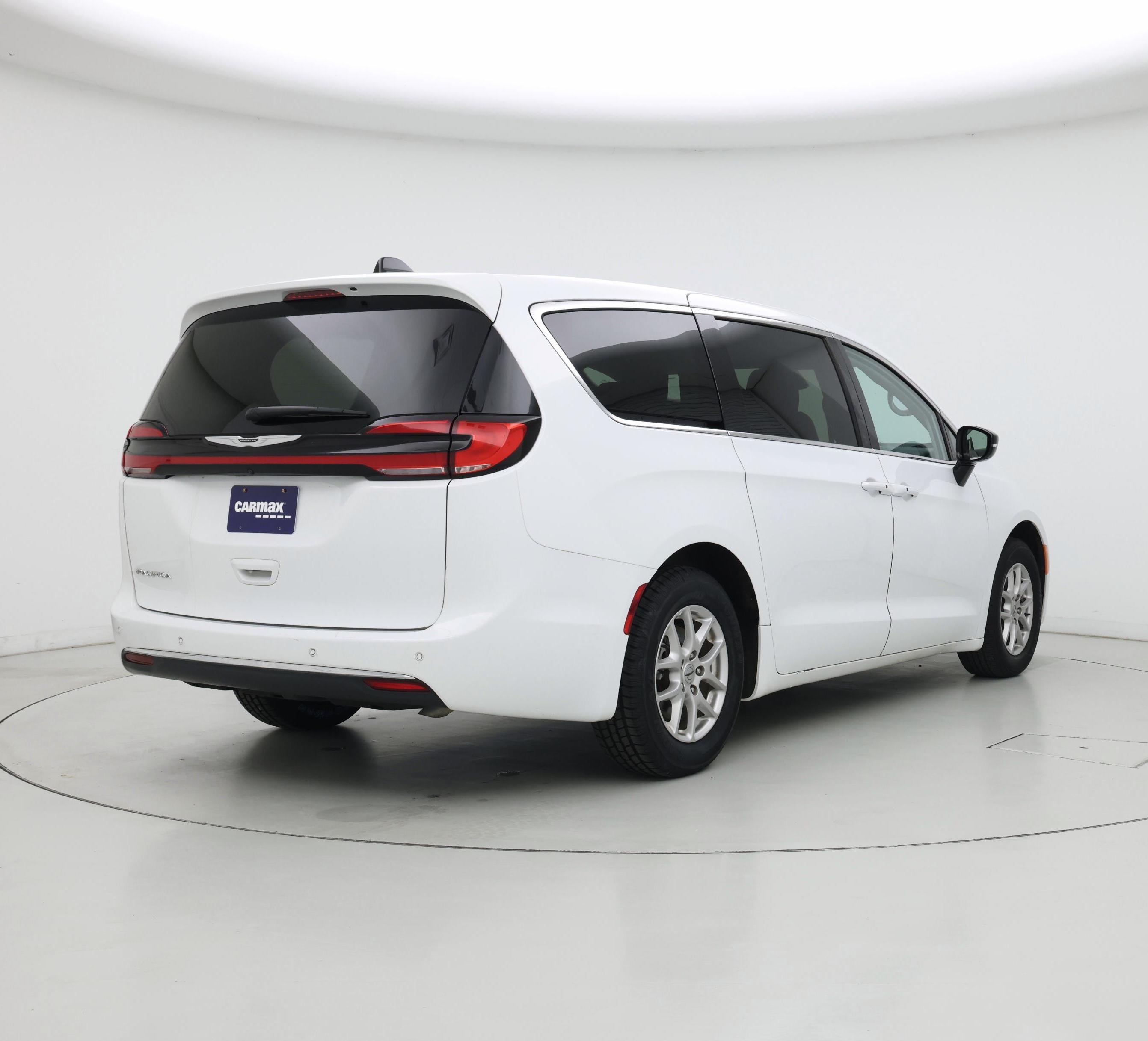 Thumbnail: 2024 Chrysler Pacifica - 8