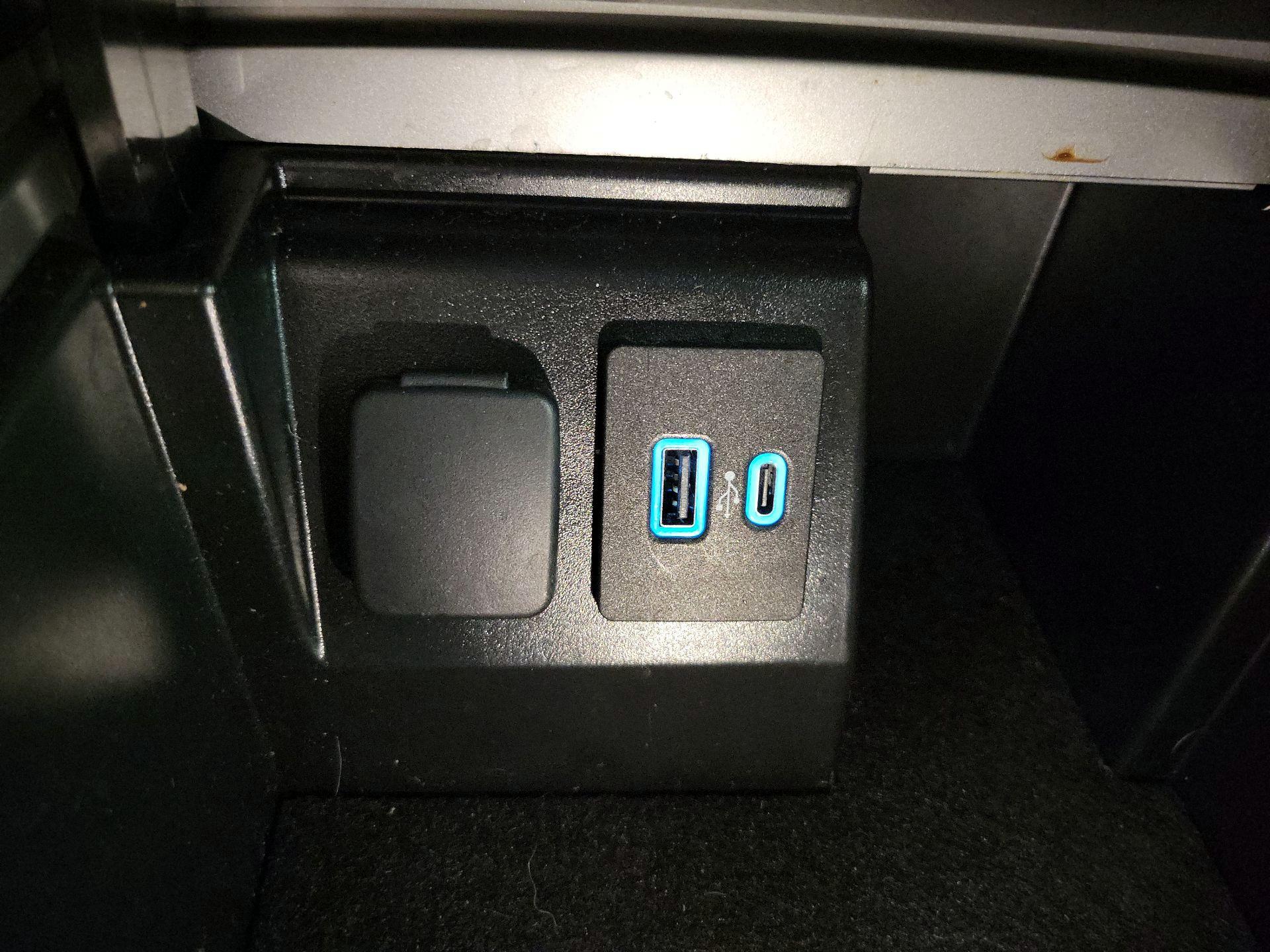 Thumbnail: 2023 Ford Explorer - 18