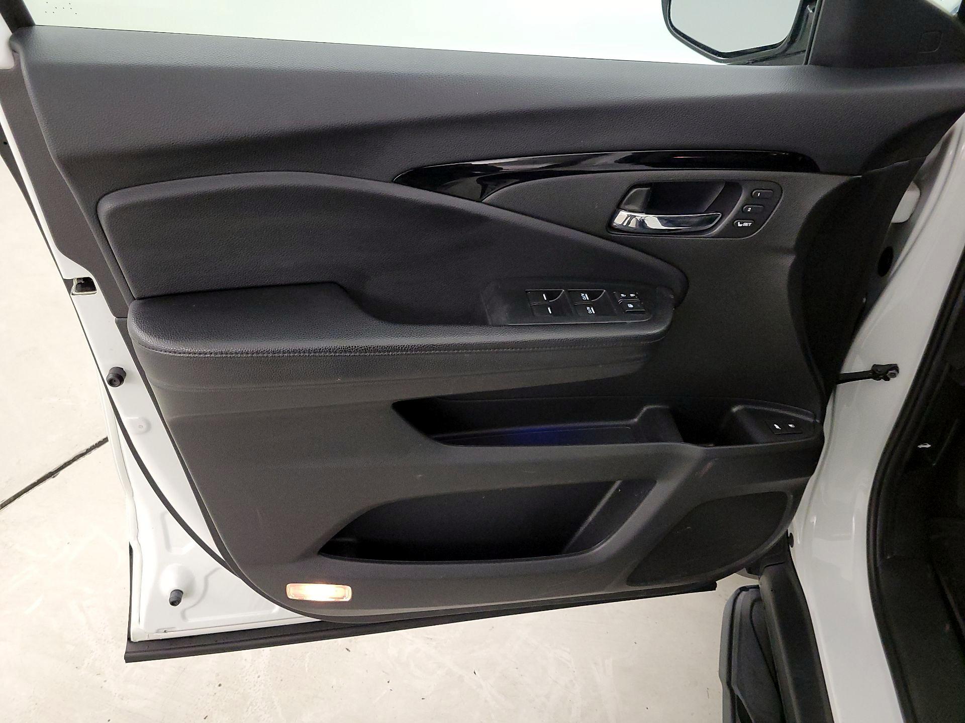 Thumbnail: 2020 Honda Pilot - 12