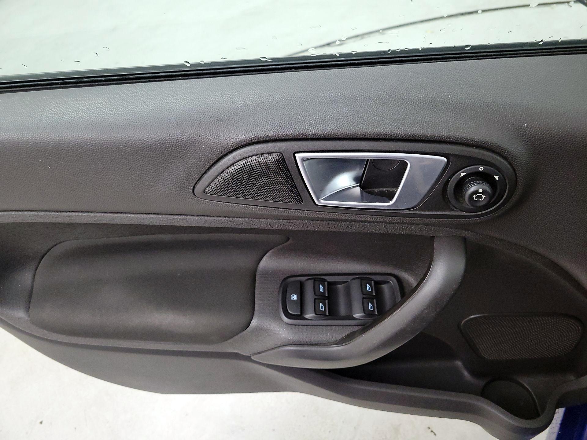 Thumbnail: 2015 Ford Fiesta - 12