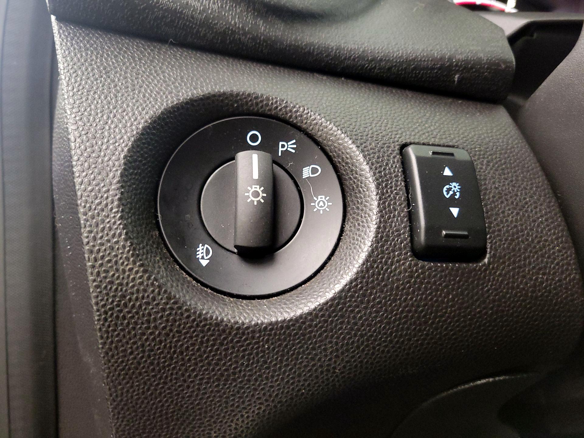 Thumbnail: 2015 Ford Fiesta - 13