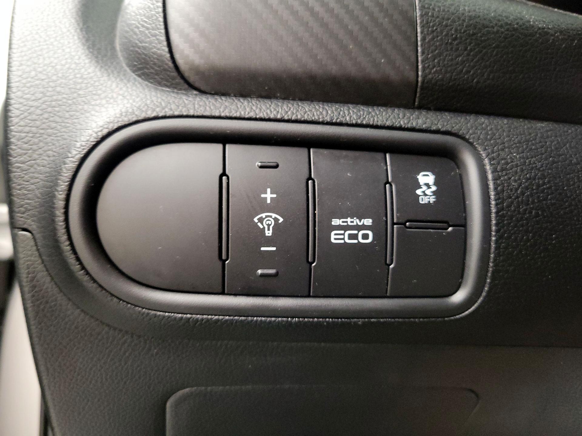 Thumbnail: 2016 Kia Forte - 13