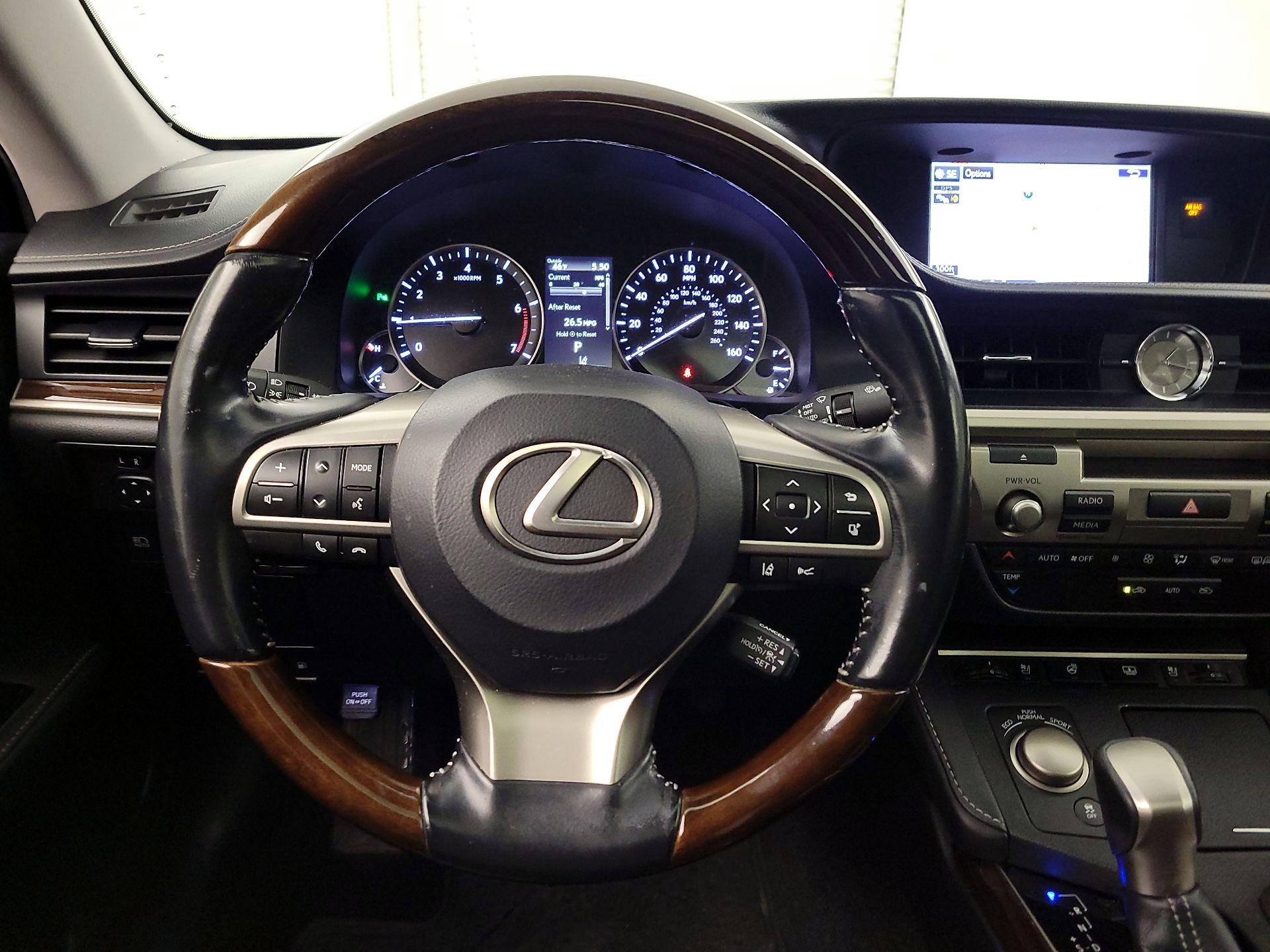 Thumbnail: 2016 Lexus ES - 10