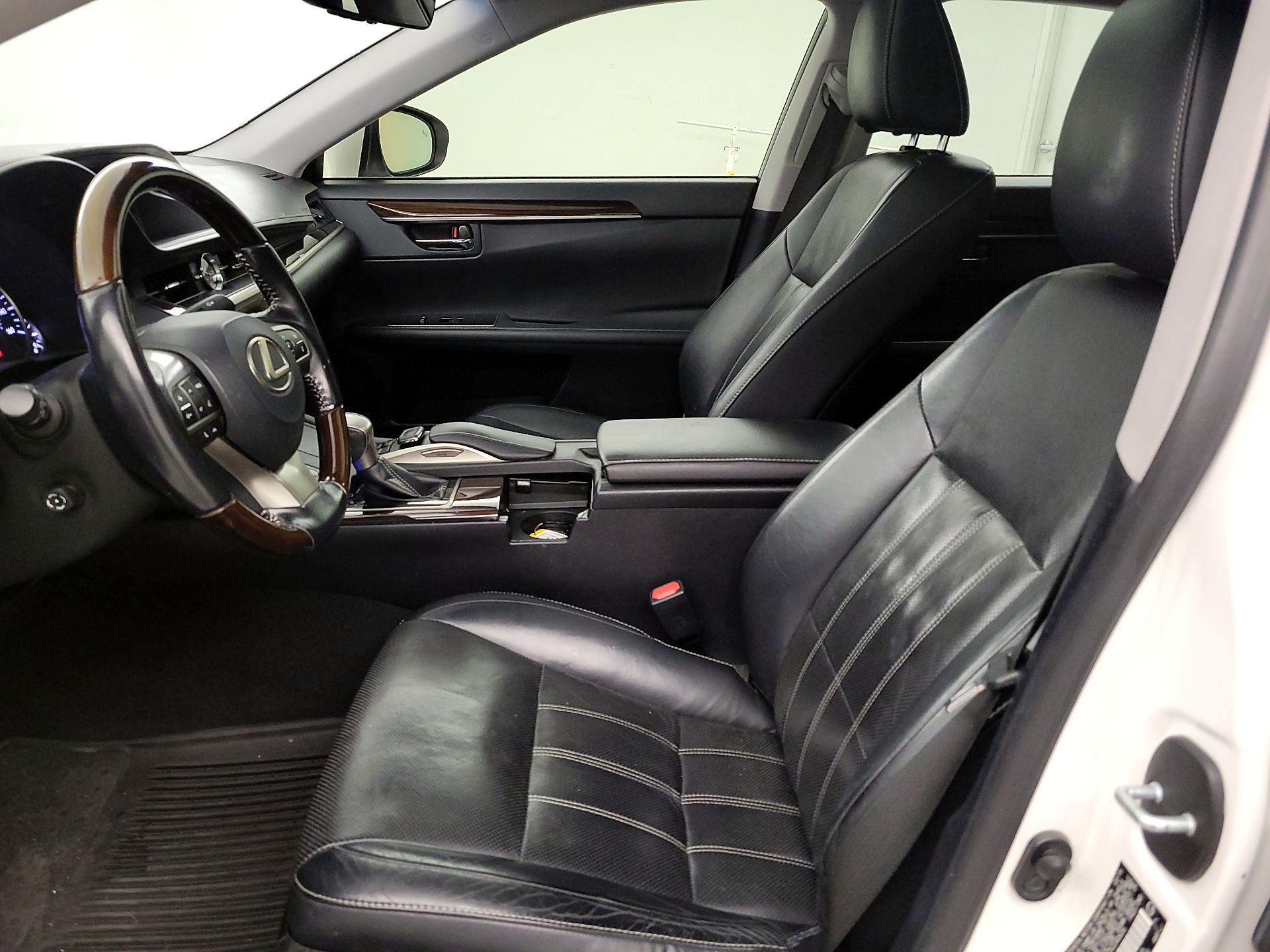 Thumbnail: 2016 Lexus ES - 11