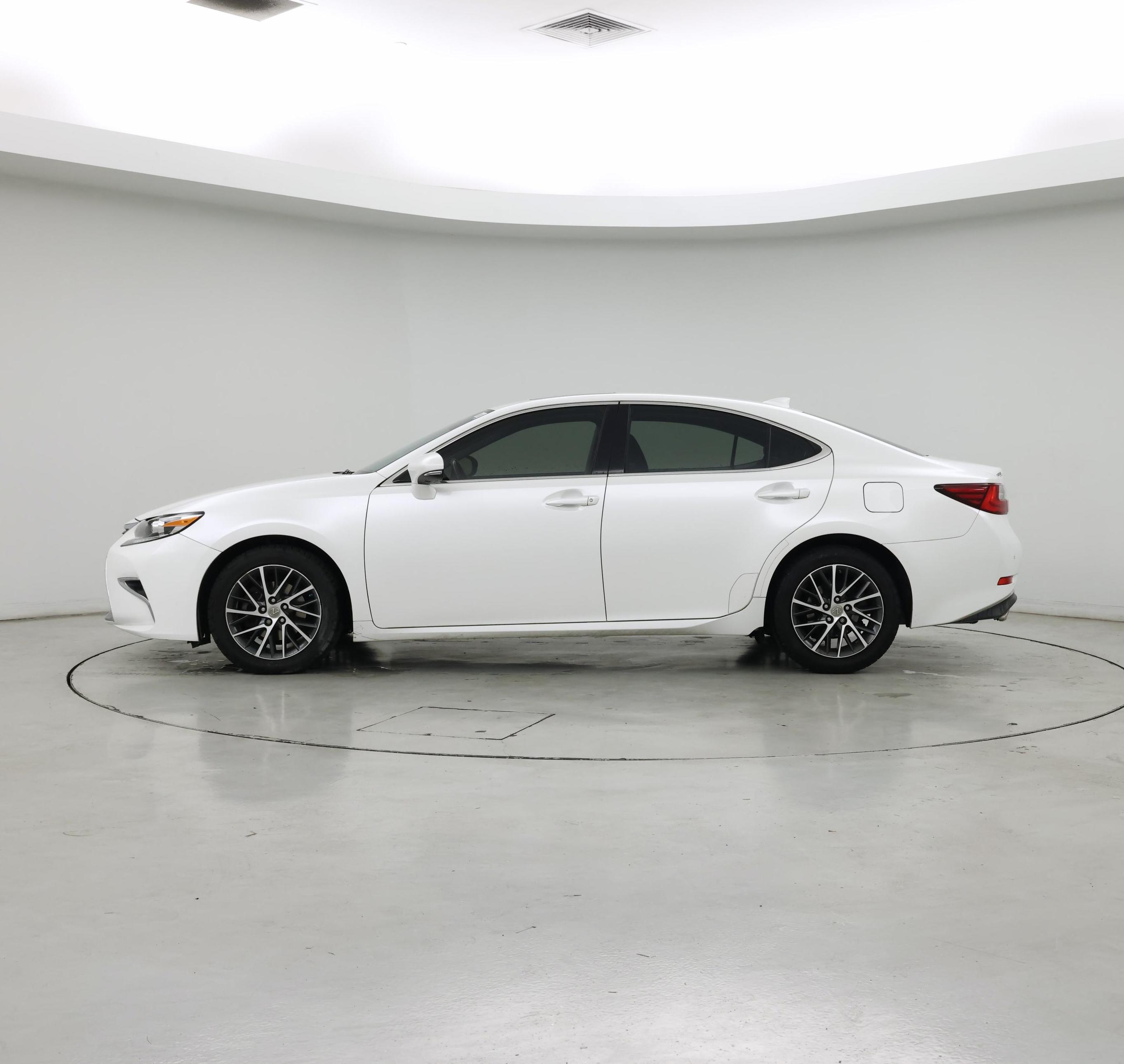 Thumbnail: 2016 Lexus ES - 3