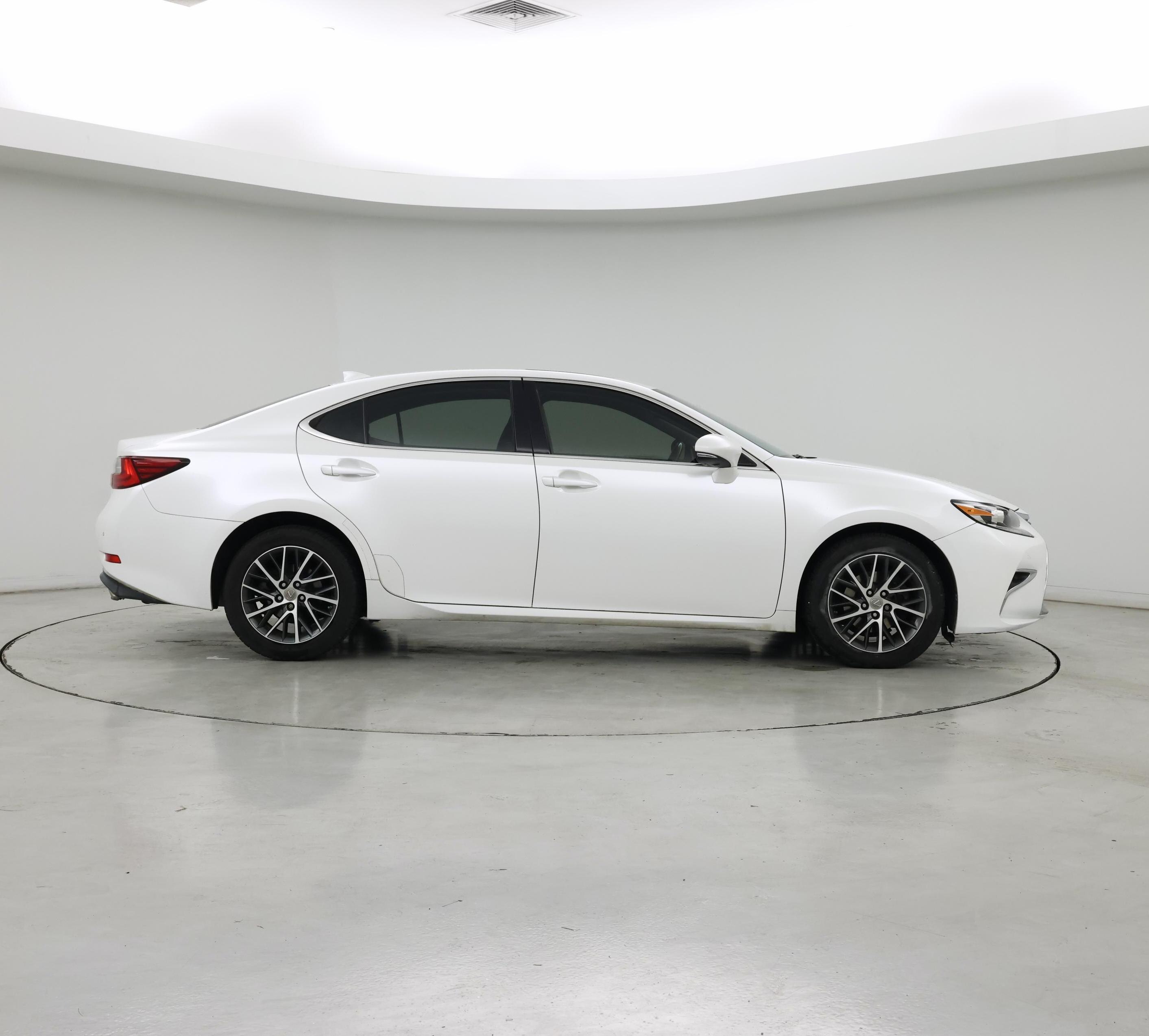Thumbnail: 2016 Lexus ES - 7