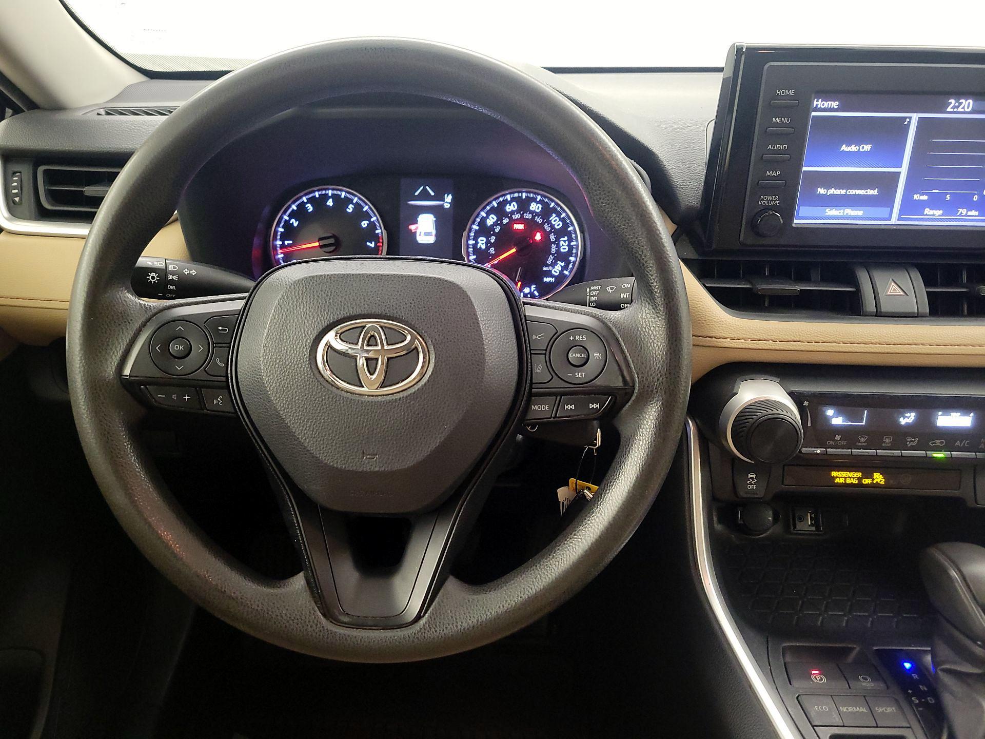 Thumbnail: 2019 Toyota RAV4 - 10