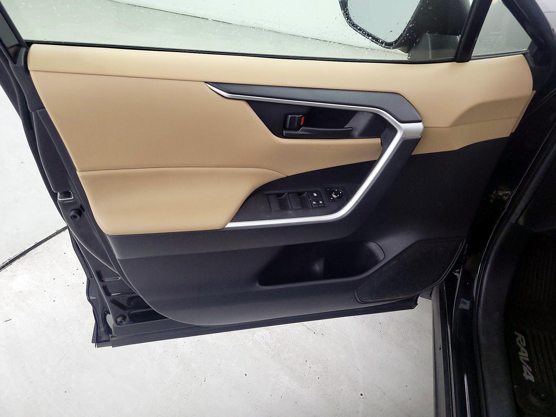 Thumbnail: 2019 Toyota RAV4 - 12