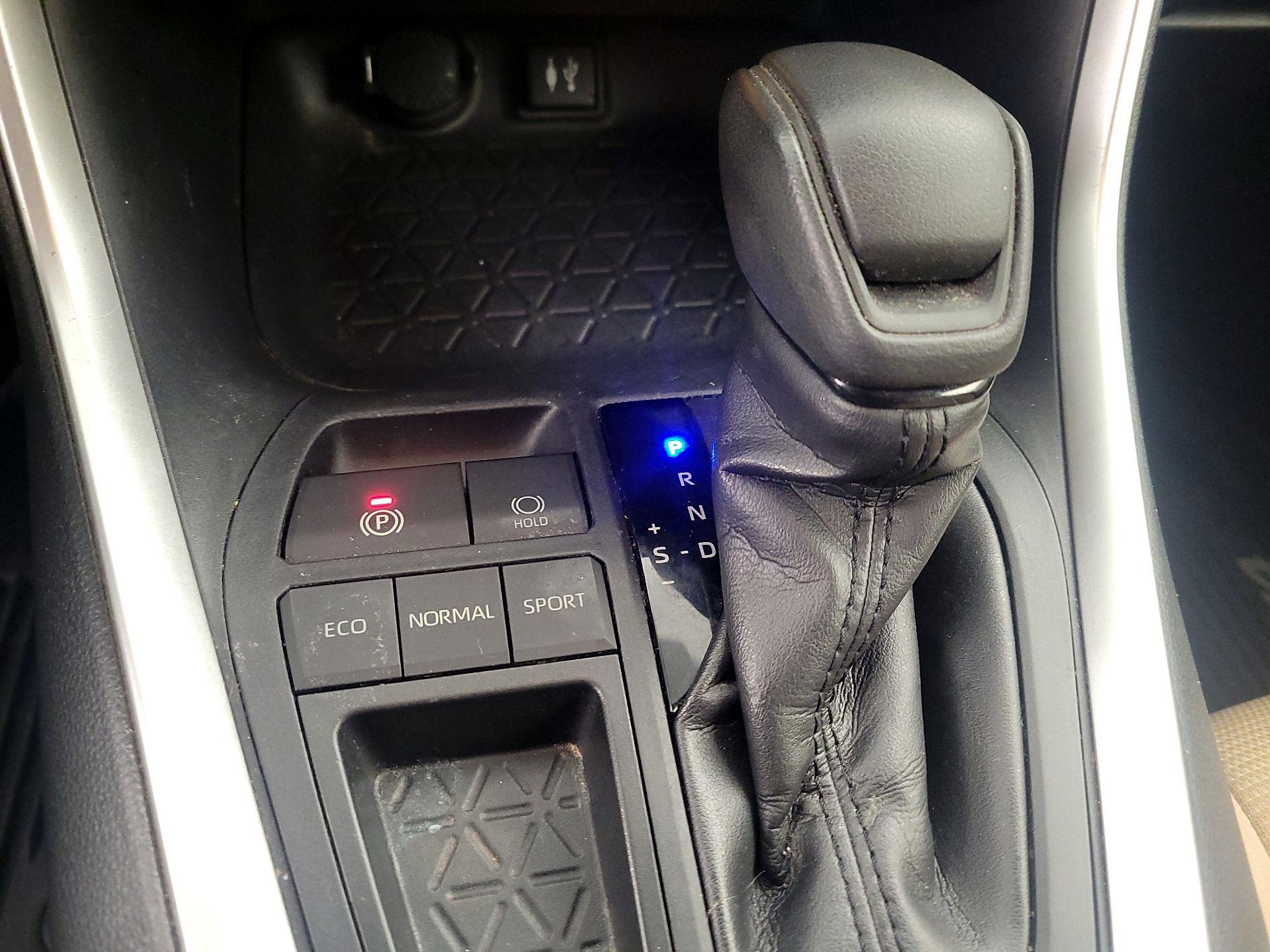 Thumbnail: 2019 Toyota RAV4 - 17