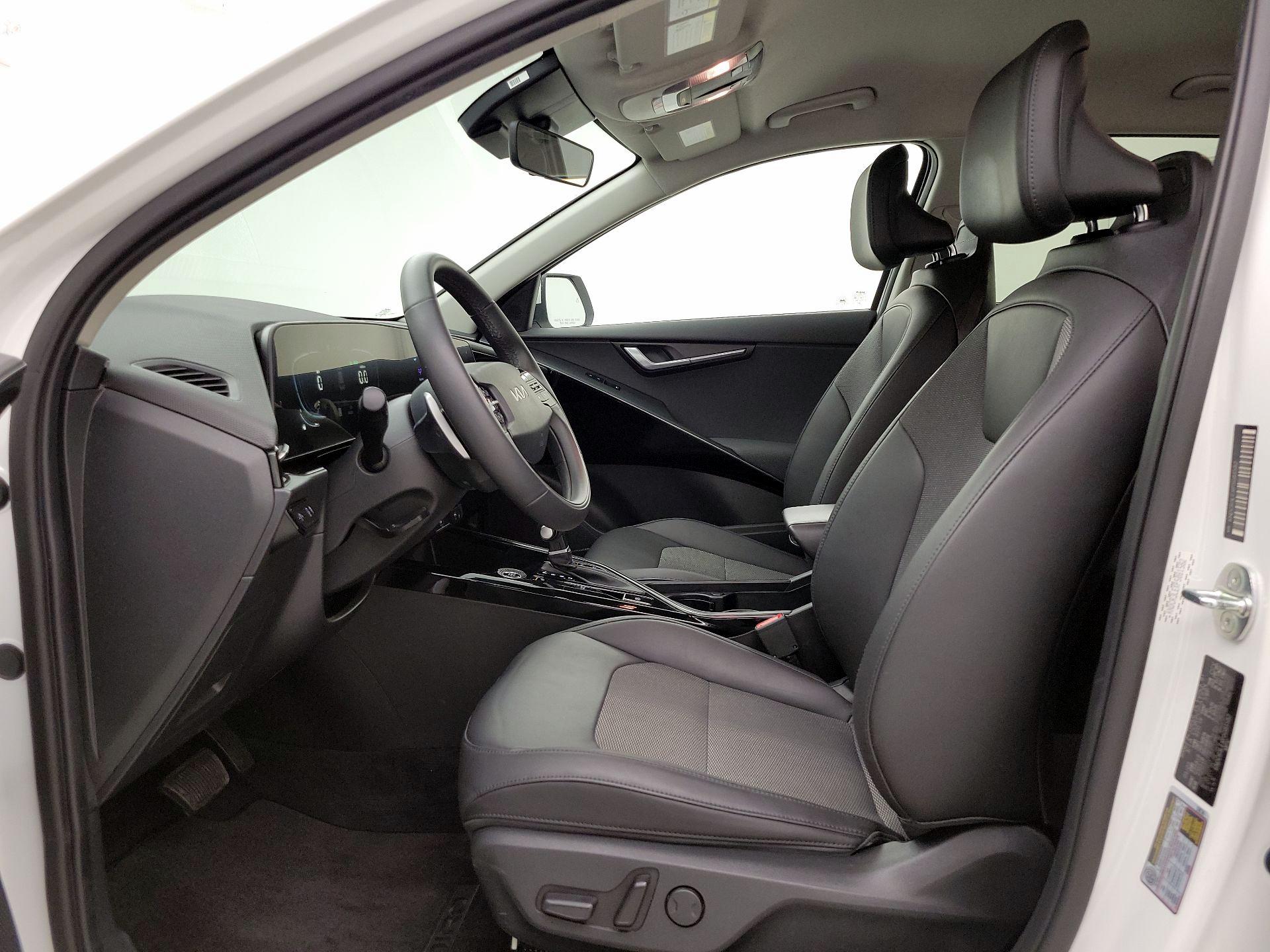 Thumbnail: 2023 Kia Niro - 11